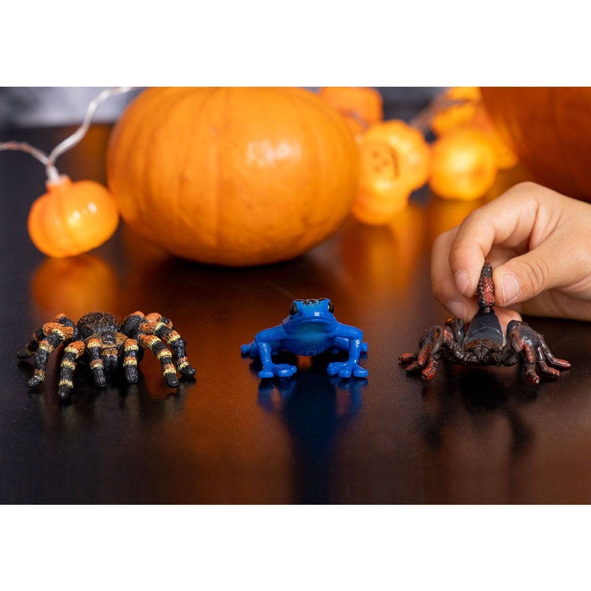 Schleich - Blue Poison Dart Frog Wildlife Figurine