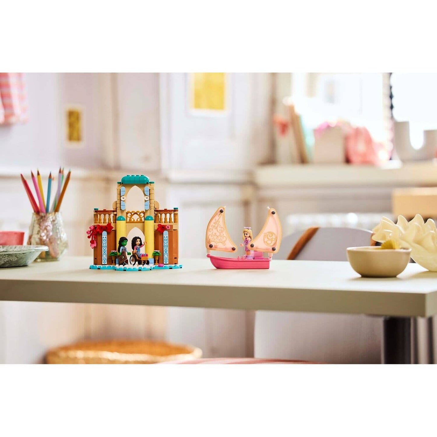 LEGO 75681 Glinda Elphaba & Nessarose at Shiz University - Wicked