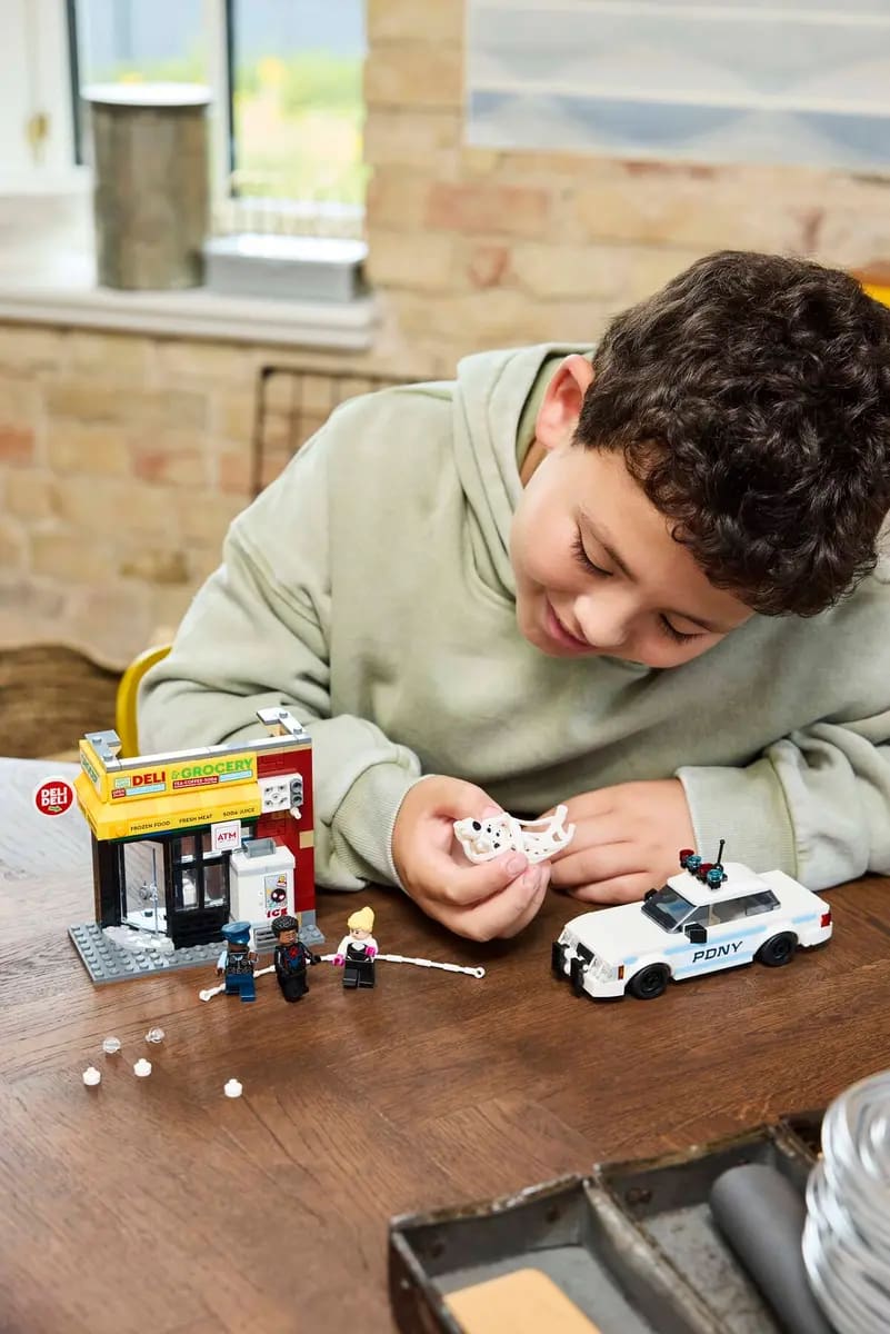 LEGO 76311 Spider-Verse: Miles Morales vs. The Spot - Marvel Super Heroes