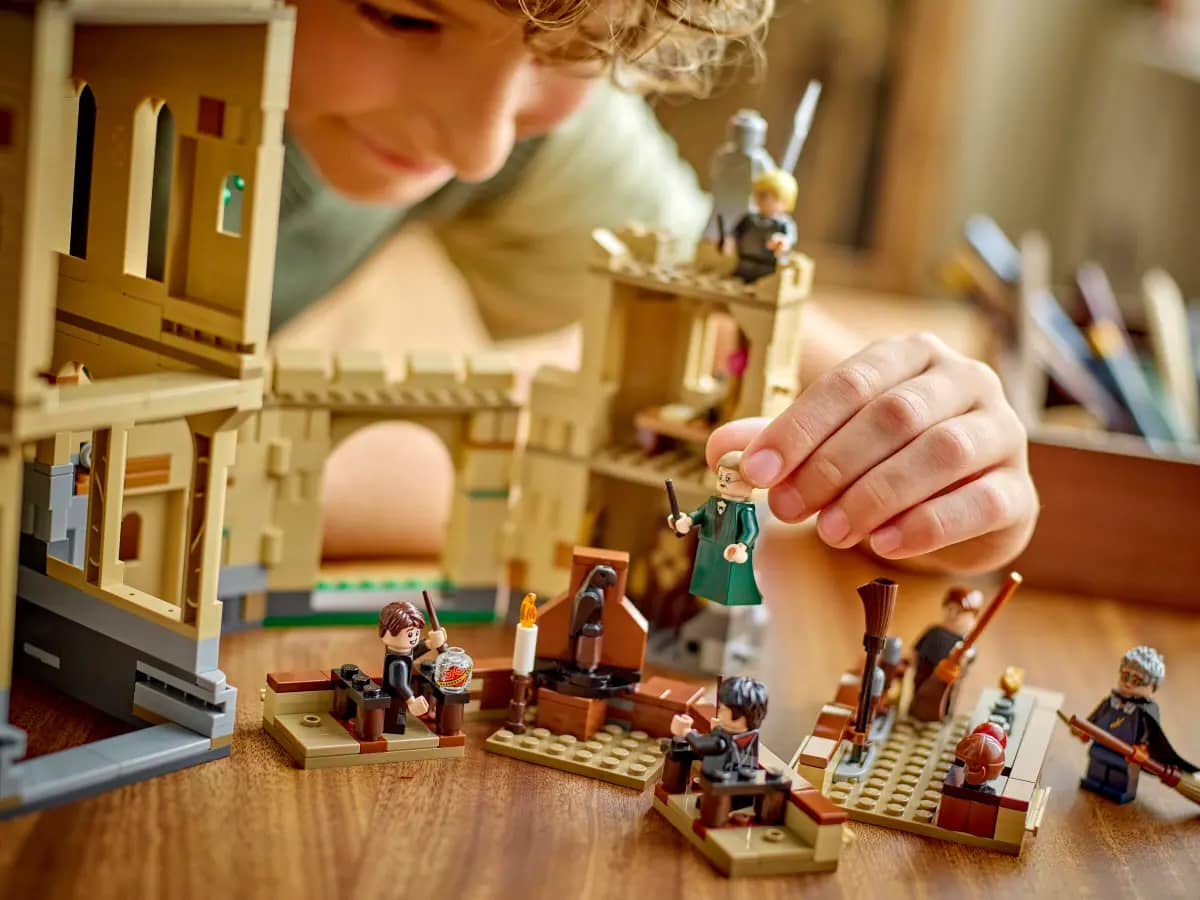 LEGO 76447Hogwarts™ Castle: Flying Lessons - Harry Potter