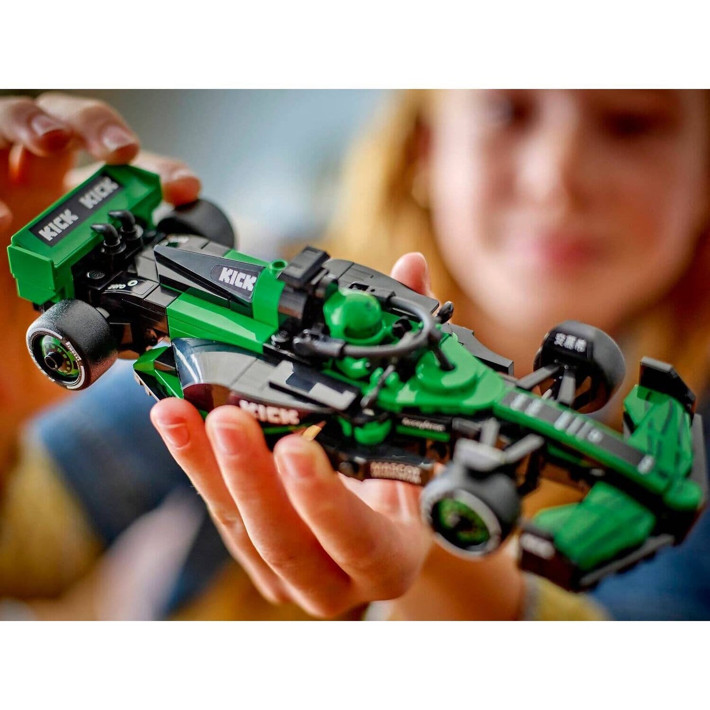 LEGO 77247 KICK Sauber F1® Team C44 Race Car - Speed Champions