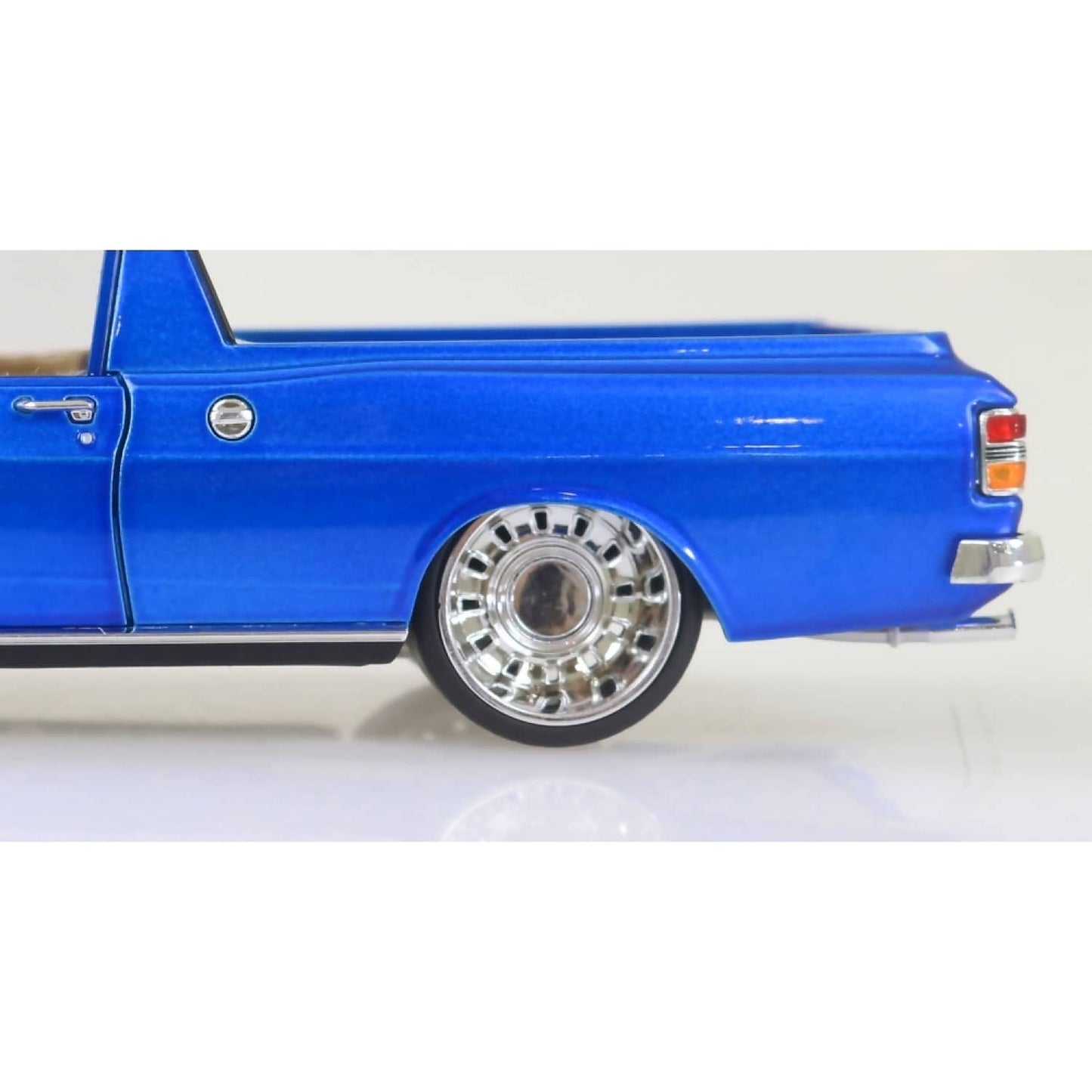 DDA Collectibles 1:24 Scale - Blue Custom XY Ford Falcon Ute - Diecast Model