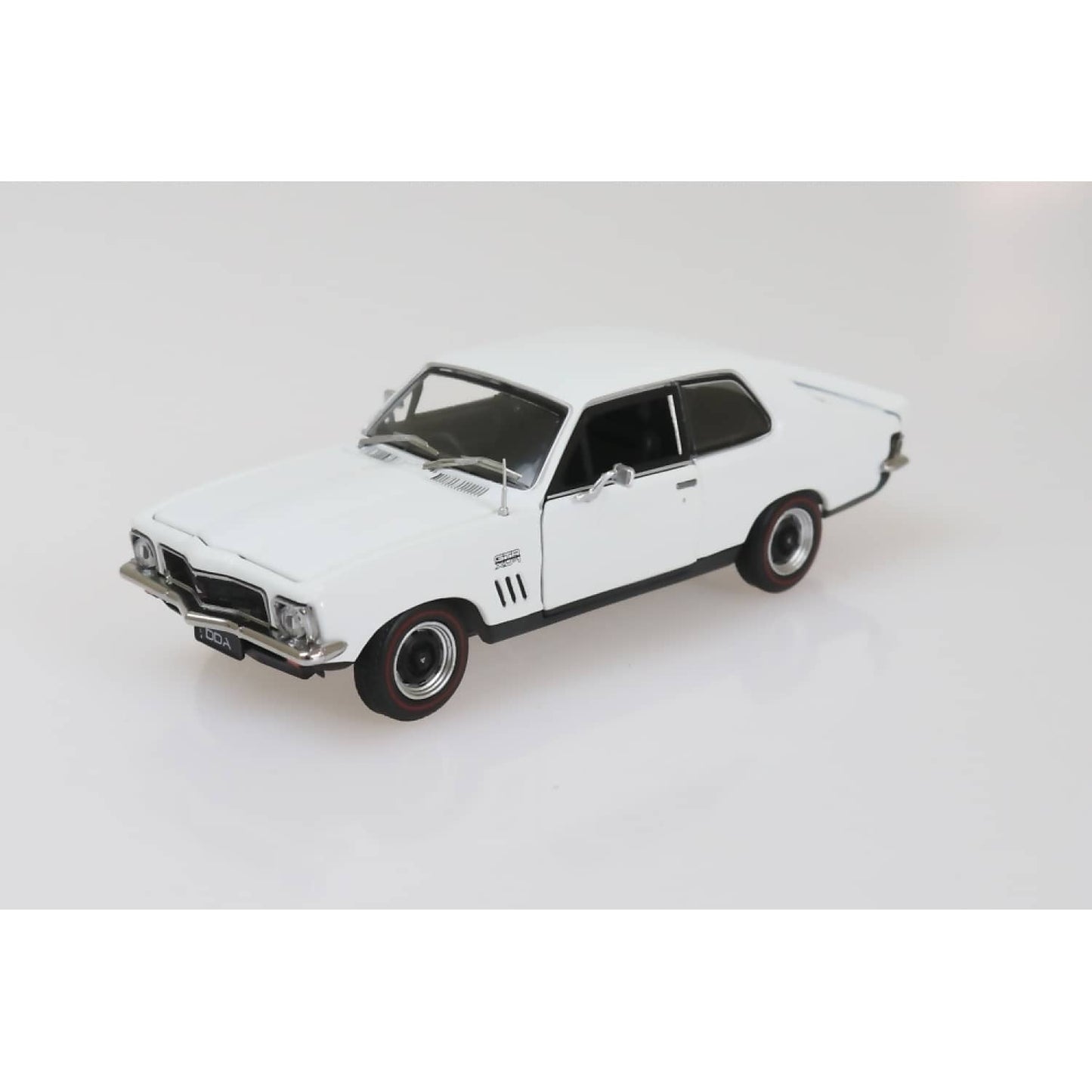 DDA Collectibles 1:32 Scale - White LJ GTR XU-1 Holden Torana - Diecast Model
