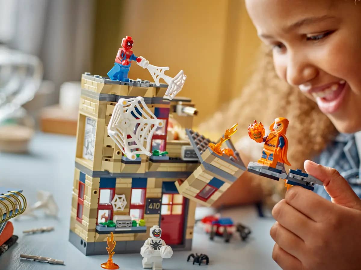 LEGO 76317 Peter Parker’s Apartment - Marvel Super Heroes