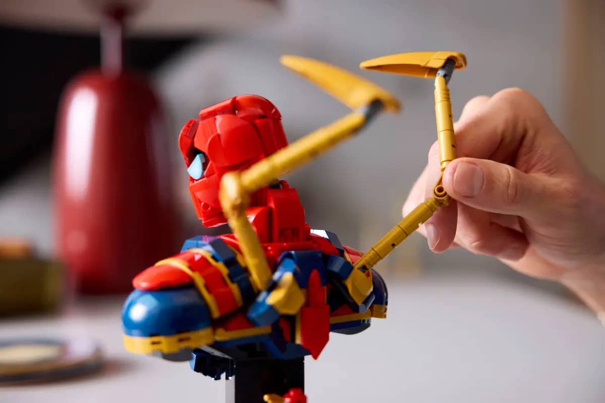 LEGO 76326 Iron Spider-Man Bust - Marvel Super Heroes