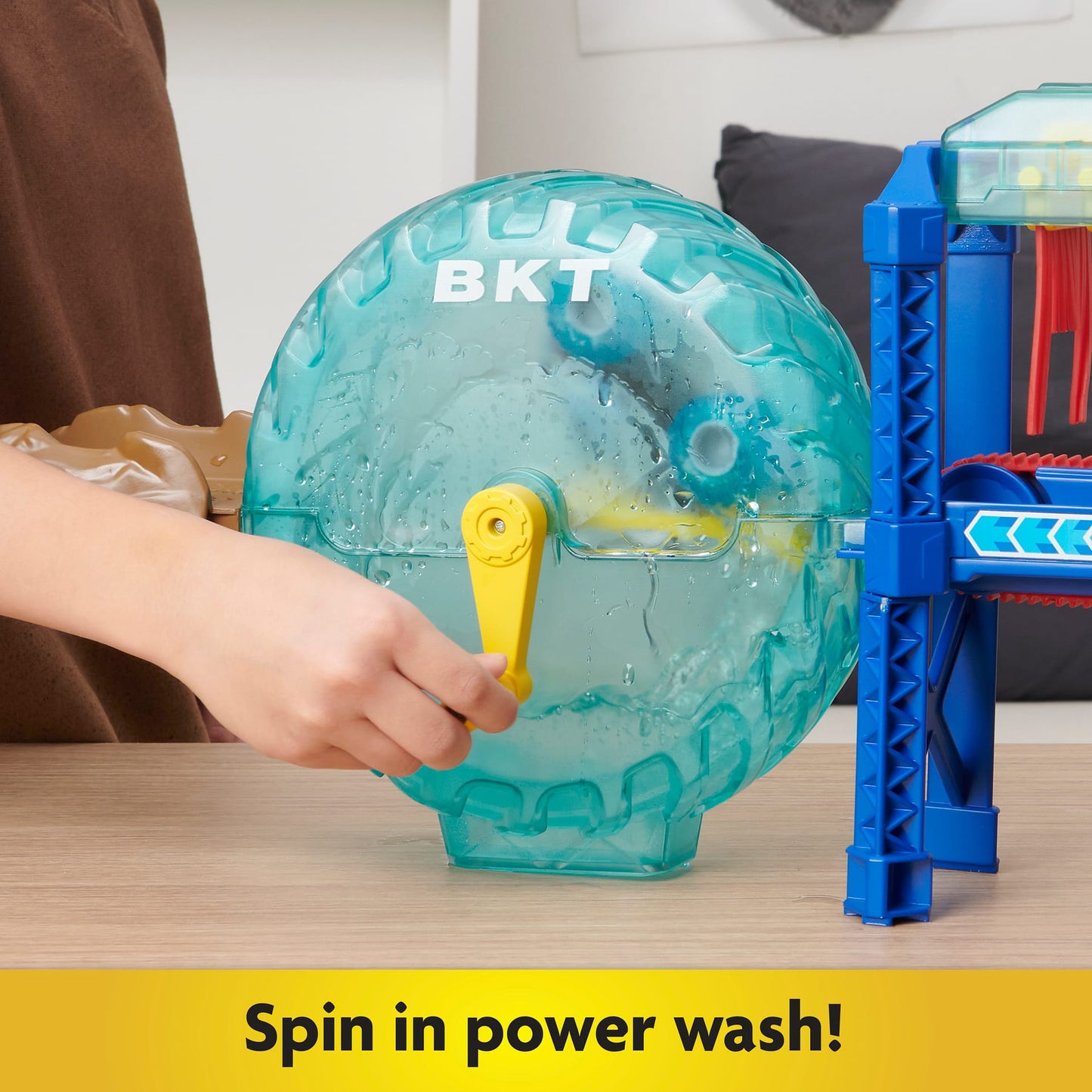 Monster Jam - Megalodon Monster Wash Includes Coluor-changing Megalodon Monster Truck