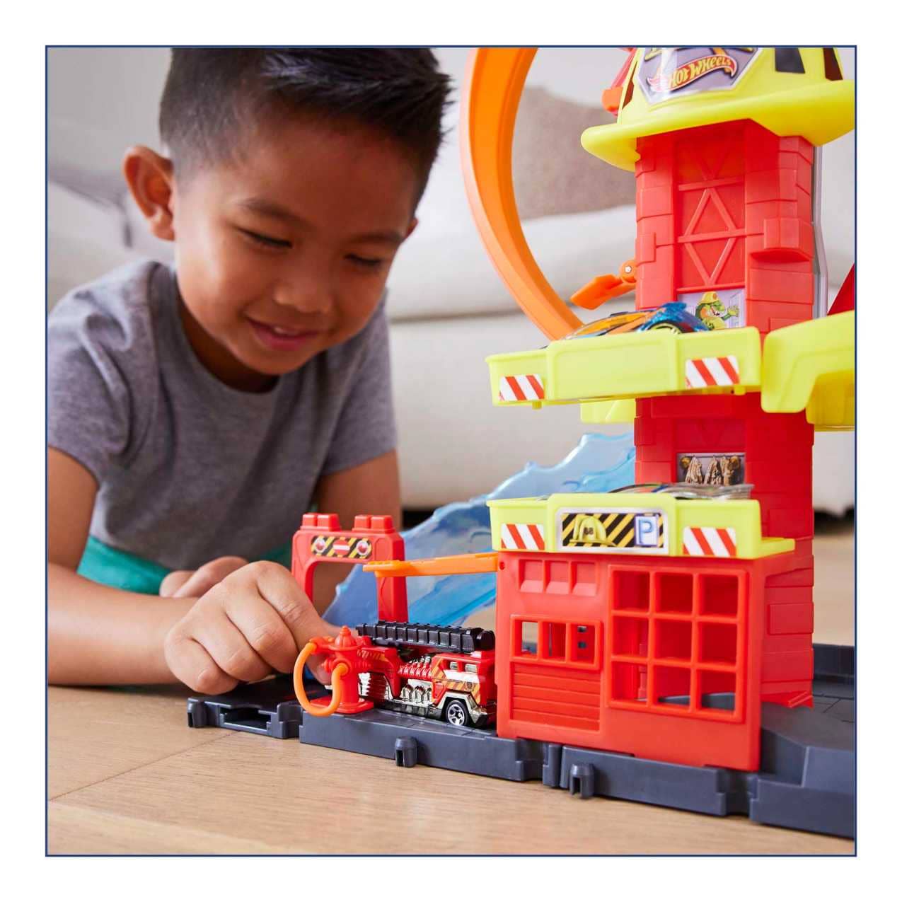 Hot Wheels® - City Super Loop Fire Station