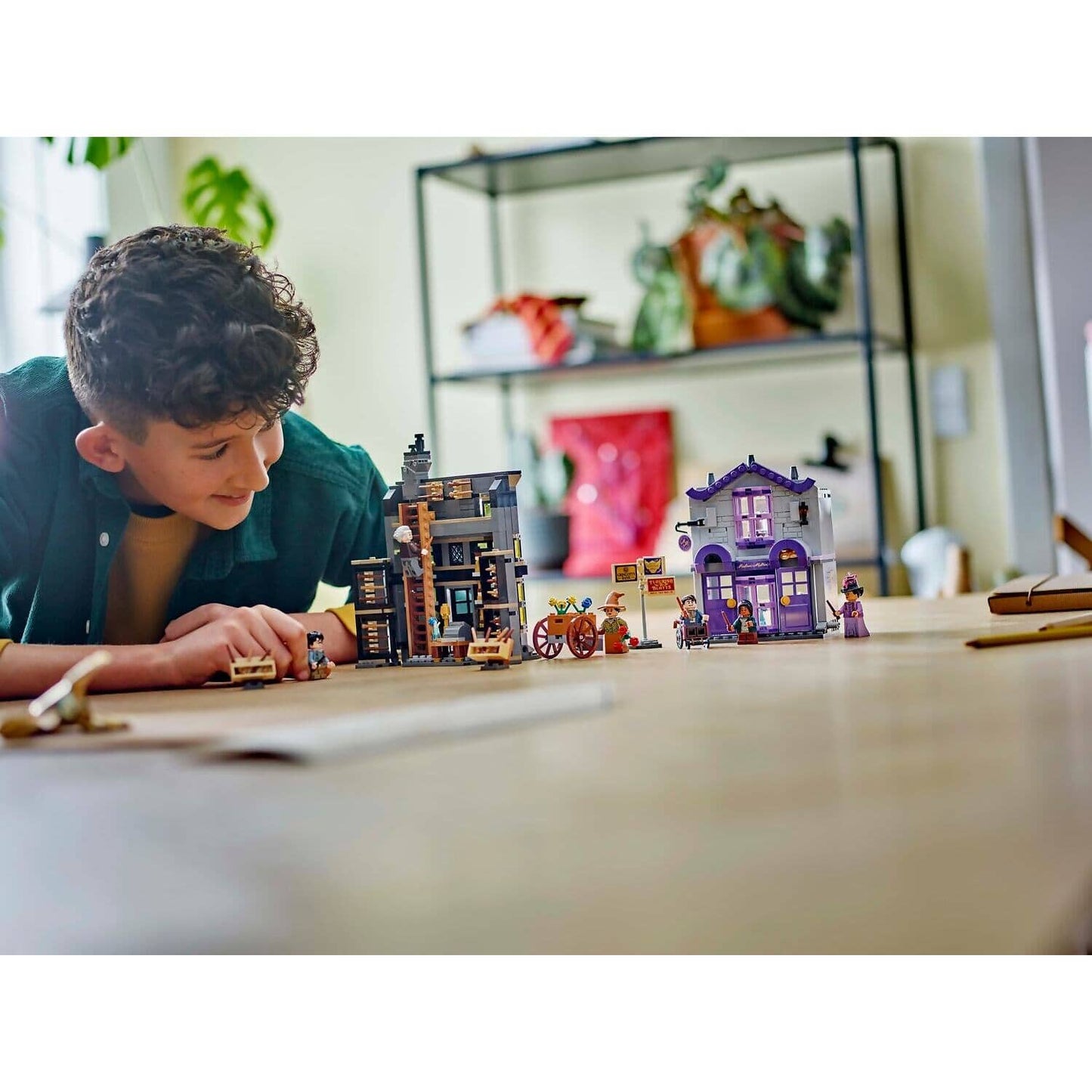 LEGO 76439 Ollivanders and Madam Malkin's Robes - Harry Potter