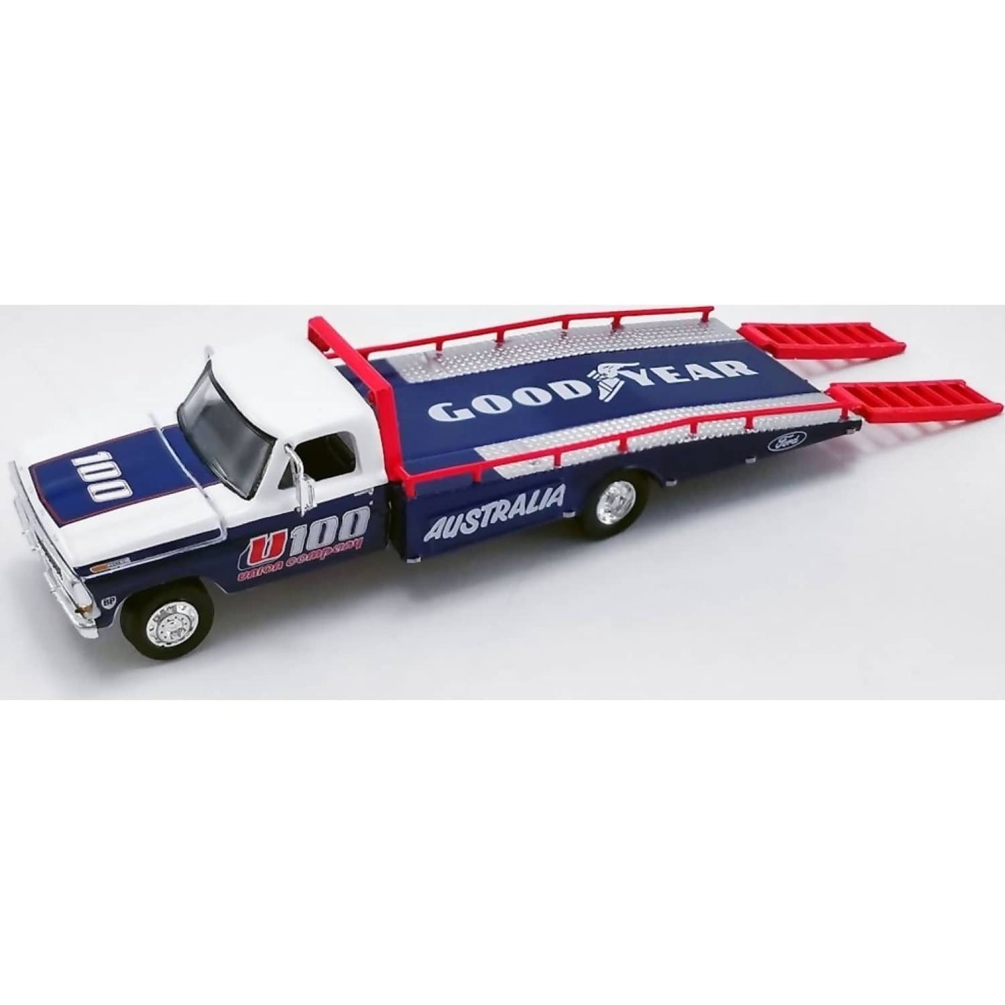 DDA Collectibles 1:24 Scale - Allan Moffat U100 Brut livery 1969 Trans Am Mustang with Ford F-350 Ramp Truck