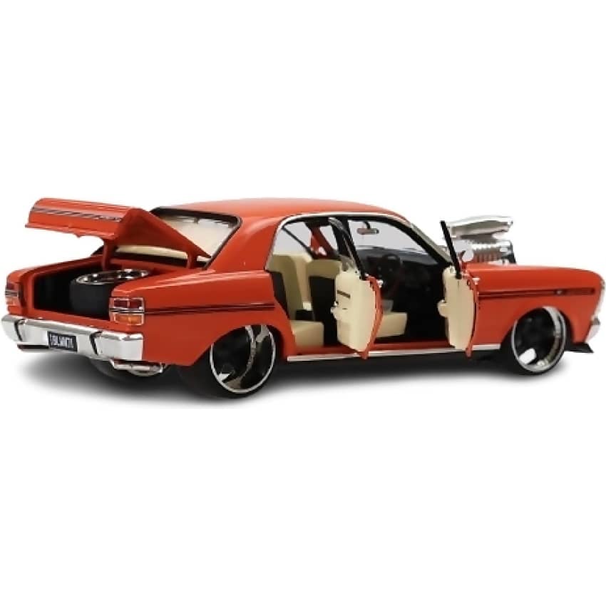 DDA Collectibles 1:24 Scale - 1971 Custom Ford GT HO Blown & Slammed - Diecast Model