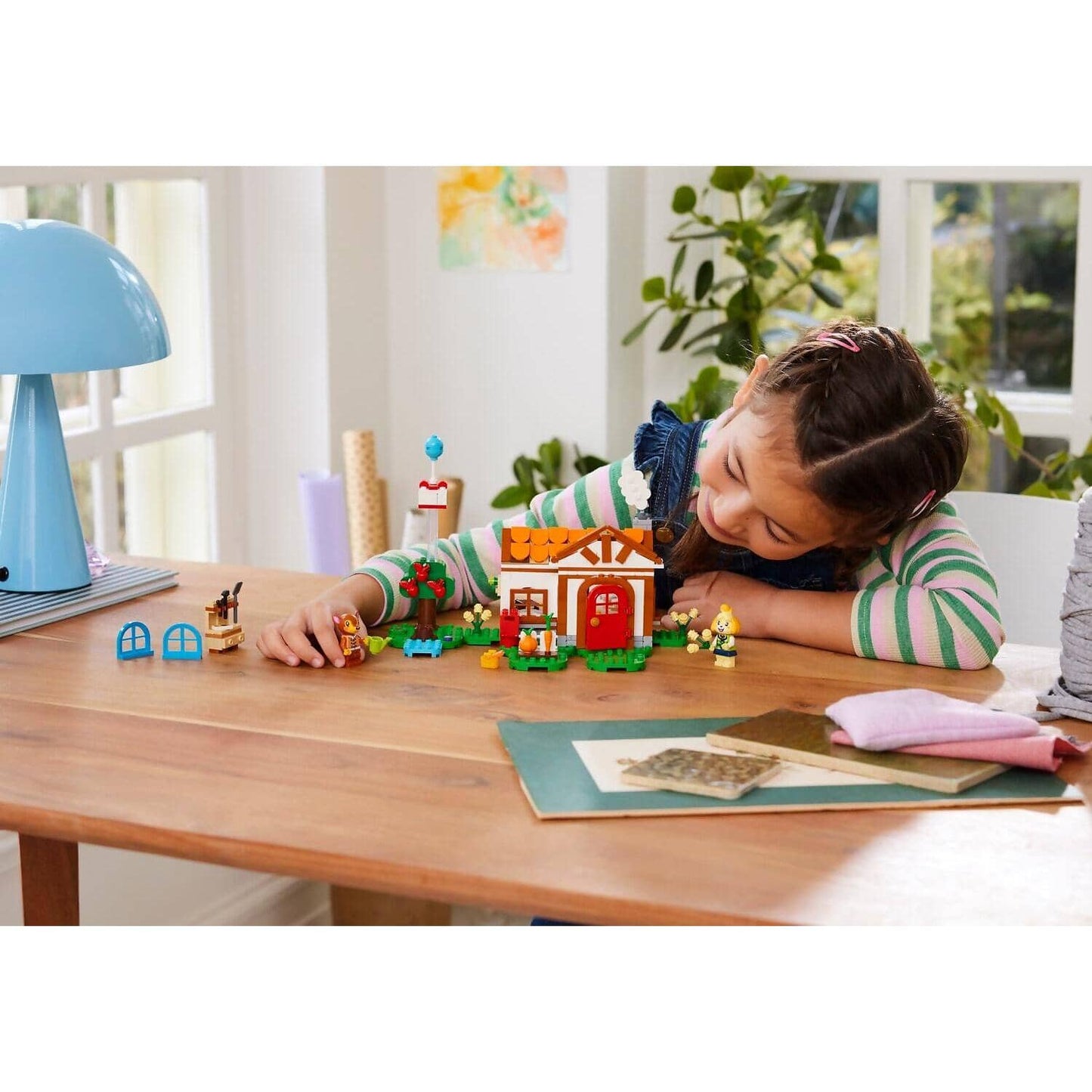LEGO 77049 Isabelle's House Visit - Animal Crossing