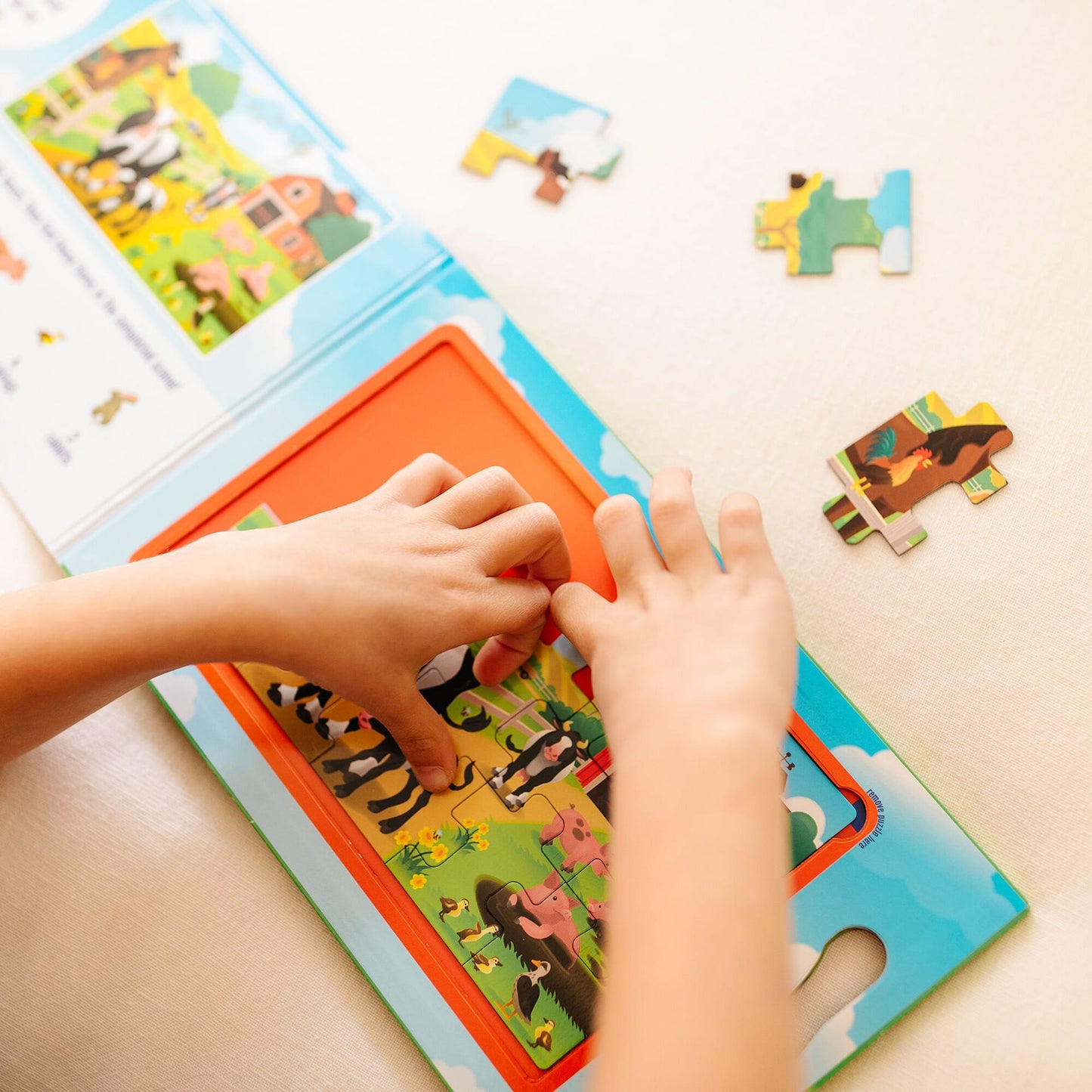 Melissa & Doug - Take Along Magnetic Jigsaw Puzzles - On The Farm