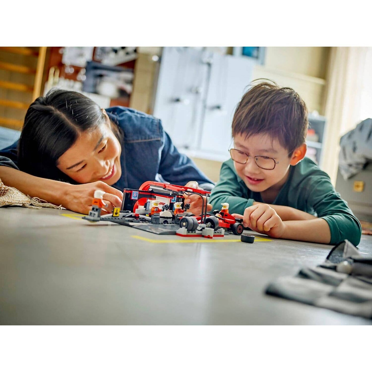 LEGO 60443 F1® Pit Stop & Pit Crew with Ferrari Car - City