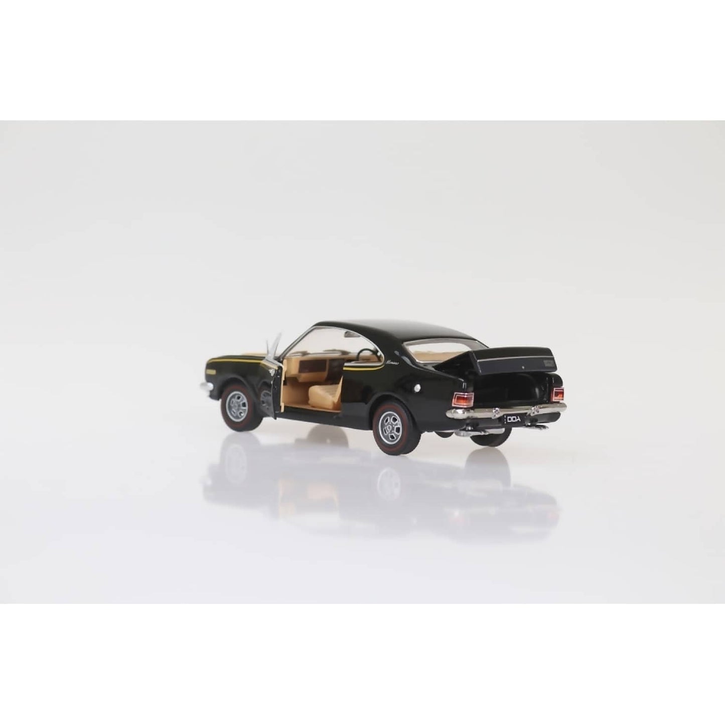 DDA Collectibles 1:32 Scale - 1970 Black HG Holden Monaro GTS 350 - Diecast Model