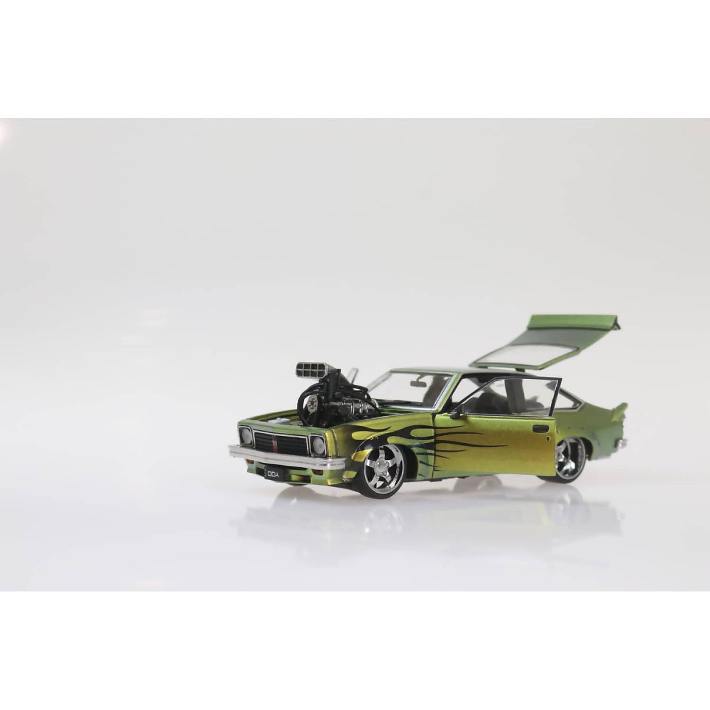 DDA Collectibles 1:24 Scale - Colour Shift with Flames A9X Torana Supercharged Fully Detailed - Diecast Model