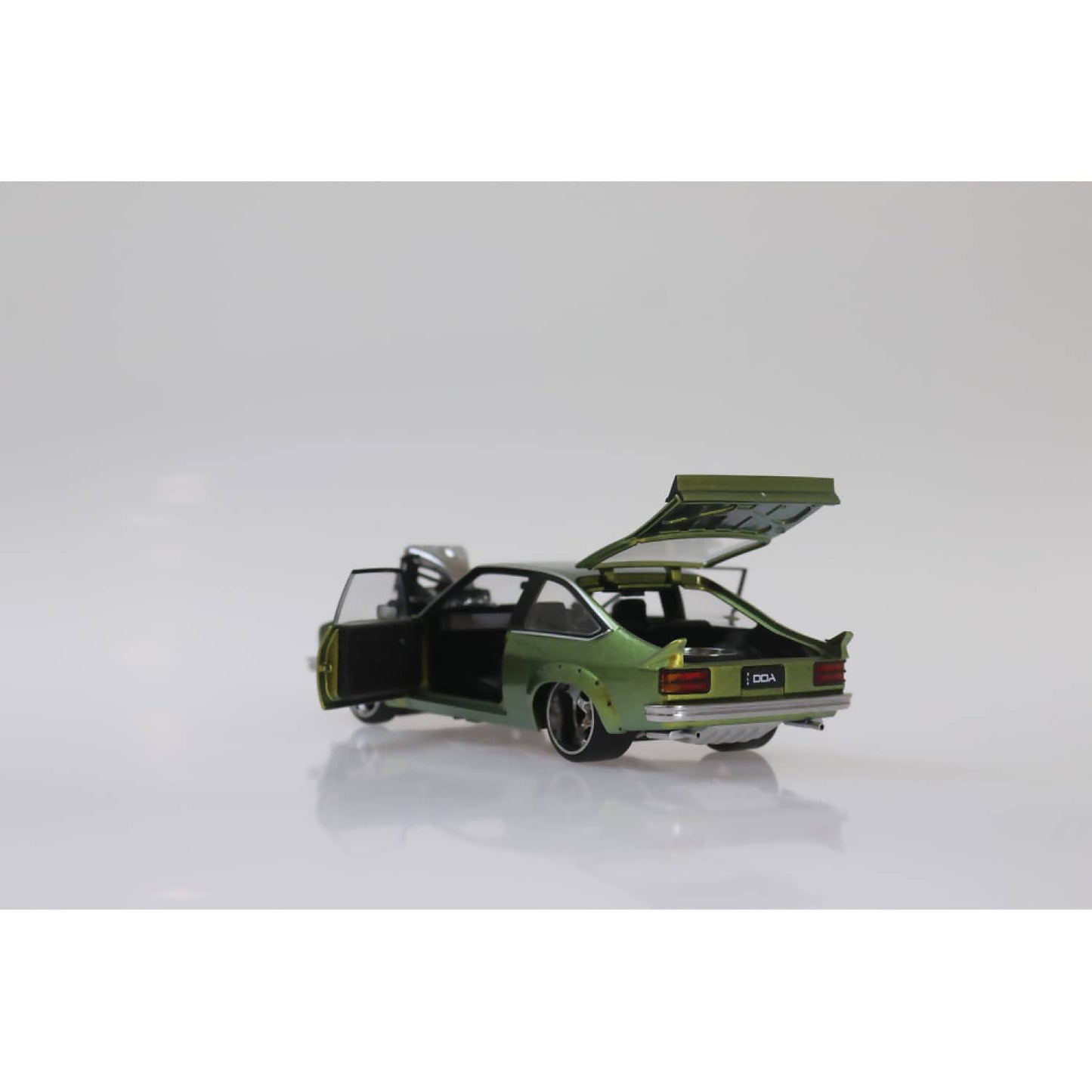 DDA Collectibles 1:24 Scale - Colour Shift with Flames A9X Torana Supercharged Fully Detailed - Diecast Model