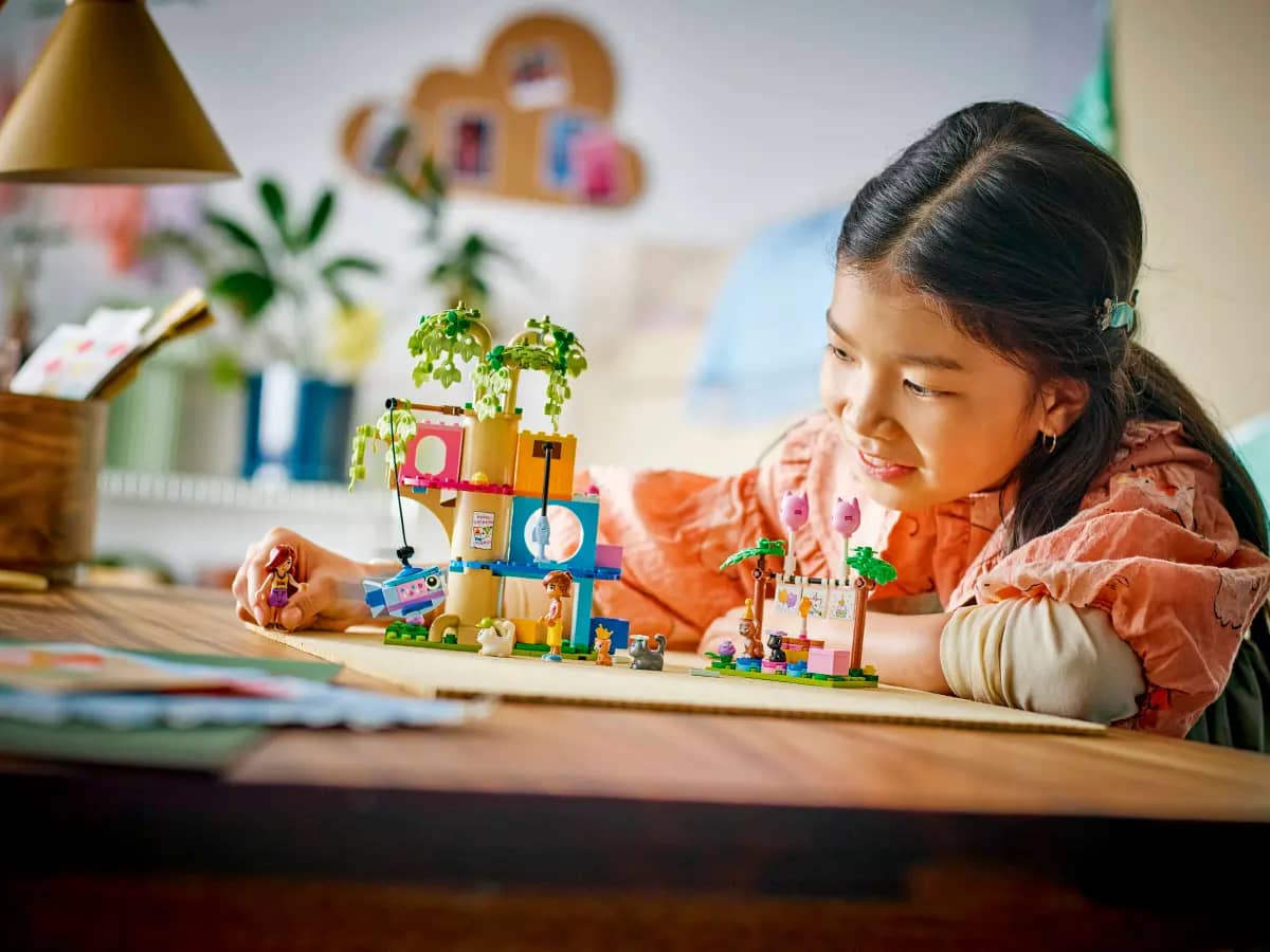 LEGO 42666 Cat Birthday Party & Tree House - Friends