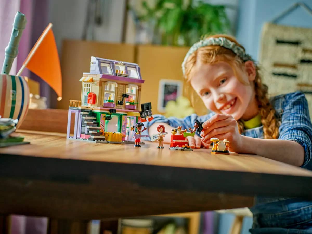 LEGO 42653 Music Store & Apartment - Friends