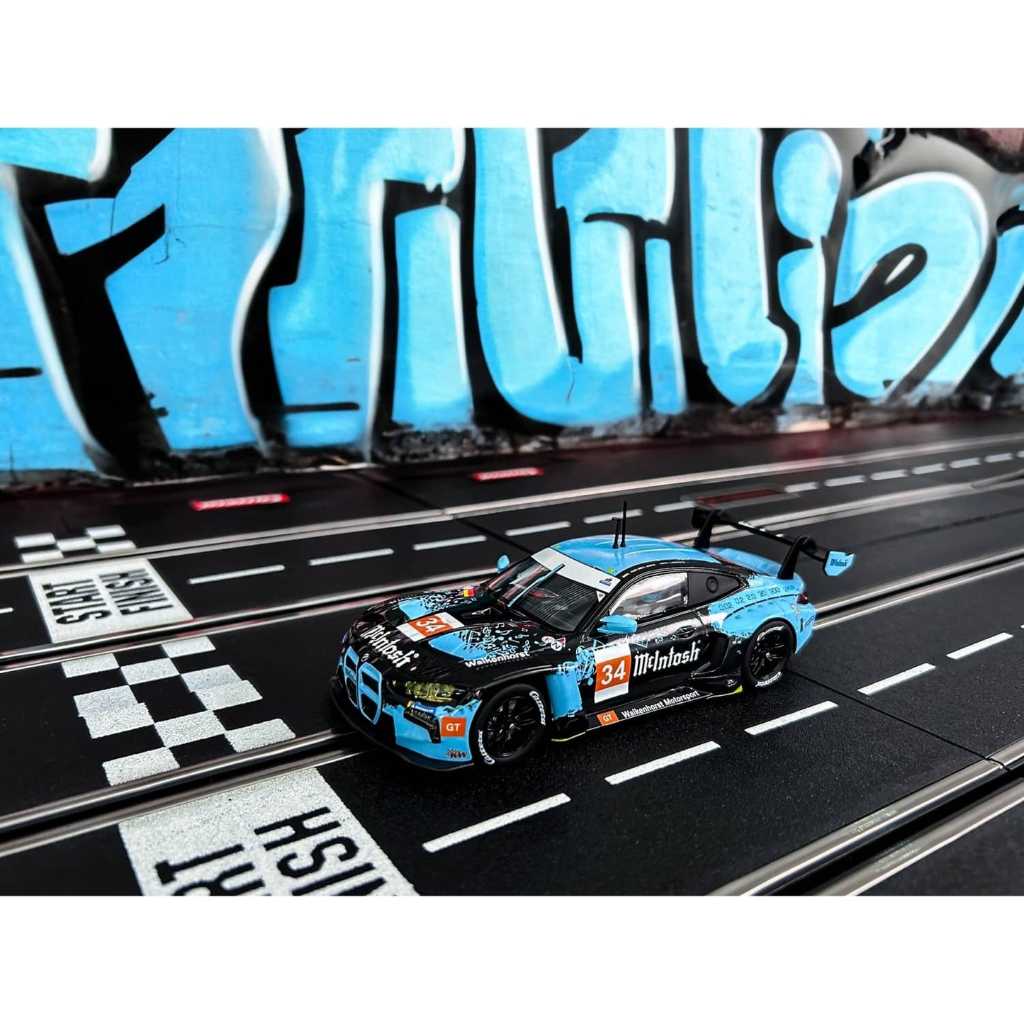 Carrera - Digital 1:32 BMW M4 GT3 Walkenhorst Motorsport No.34 Slot Car Also Suits Scalextric