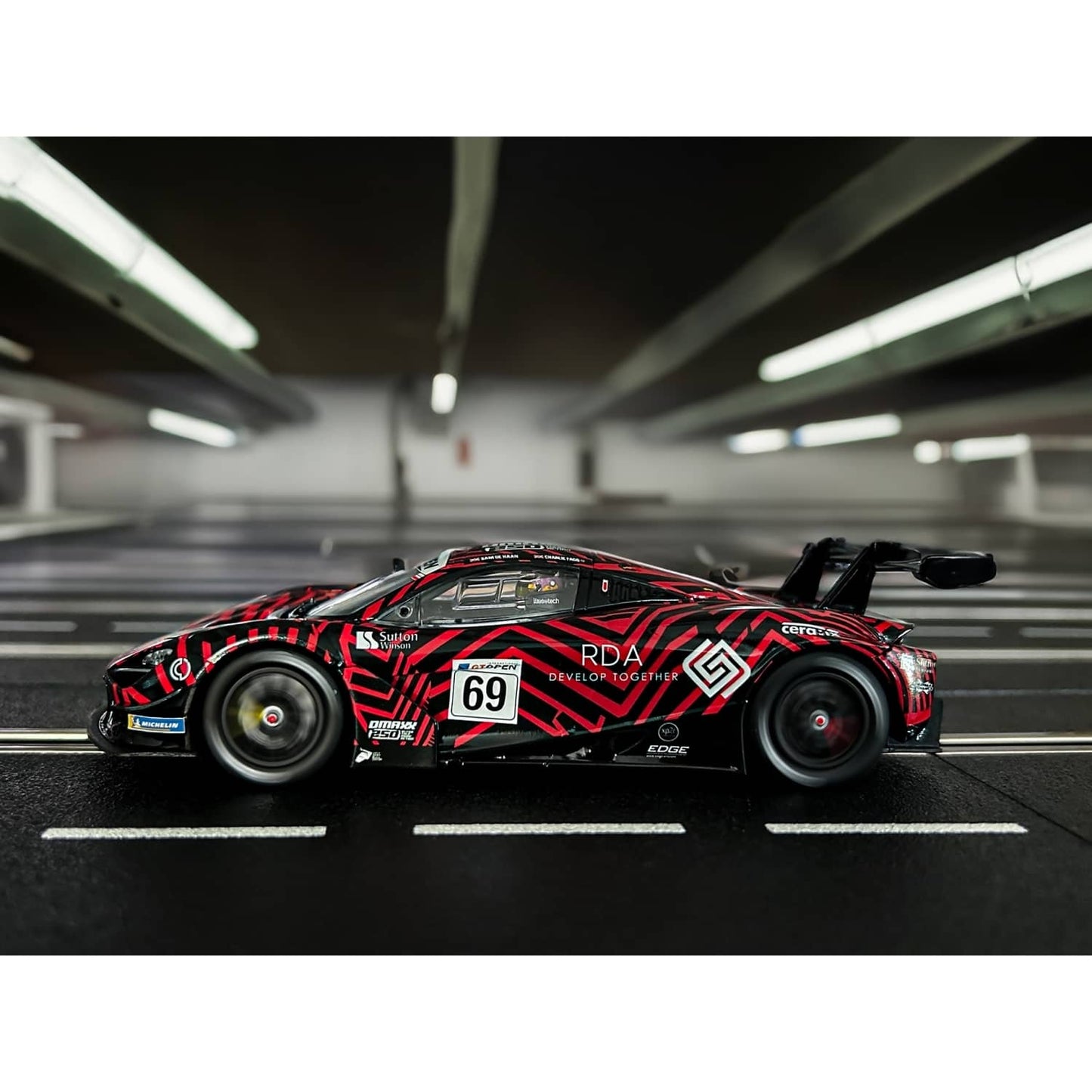 Carrera - Digital 1:32 McLaren 720S GT3 Optimum Motorsport No.69 Slot Car Also Suits Scalextric