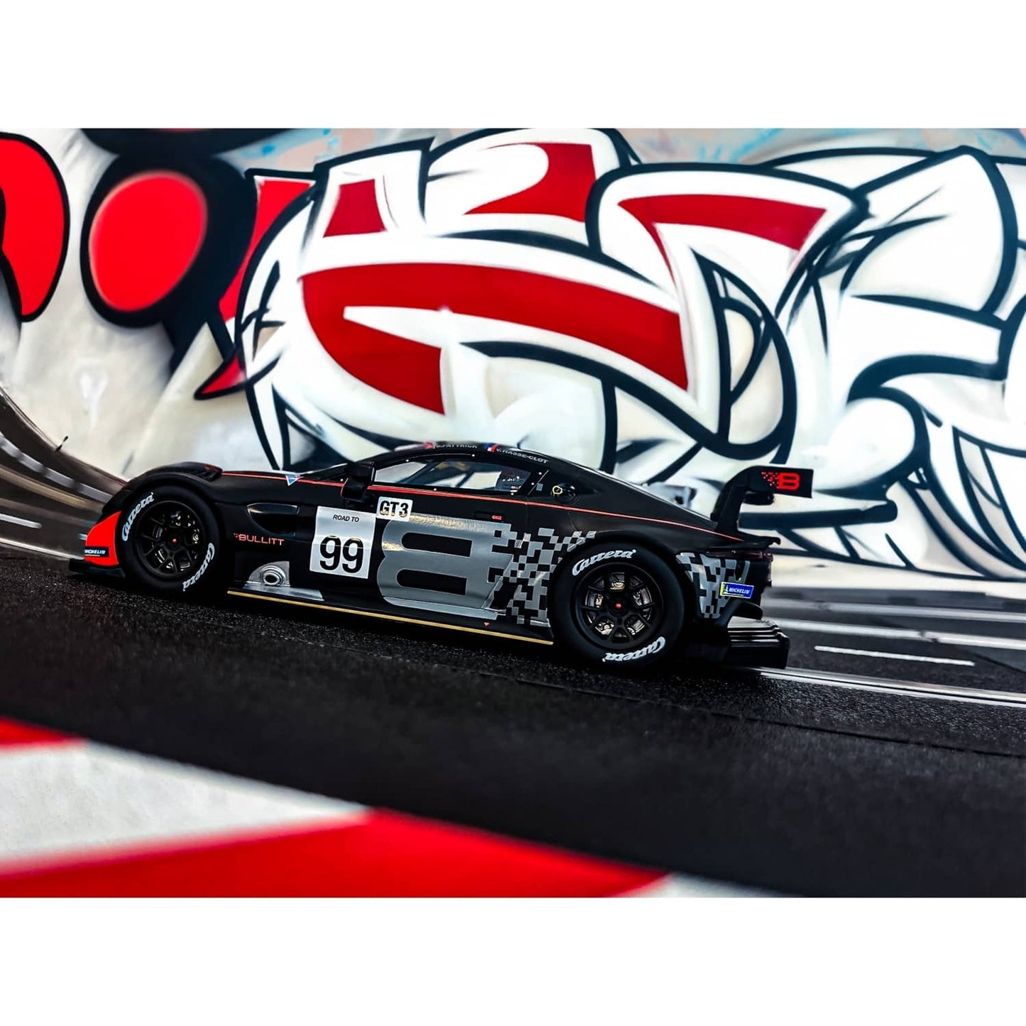 Carrera - Digital 1:32 Aston Martin Vantage GT3 Bullitt Racing No.99 Slot Car Also Suits Scalextric