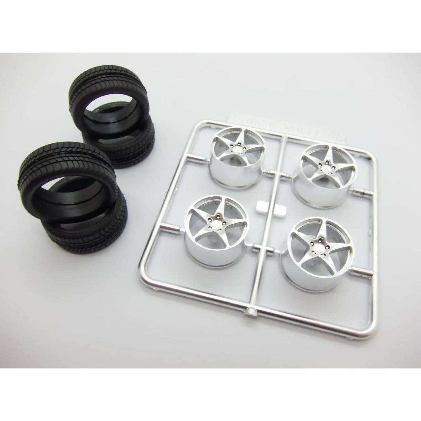 Fujimi - 1:24 Nissan Skyline GT-R R33 NISMO with 40th Anniversary Display Case - Plastic Model Kit