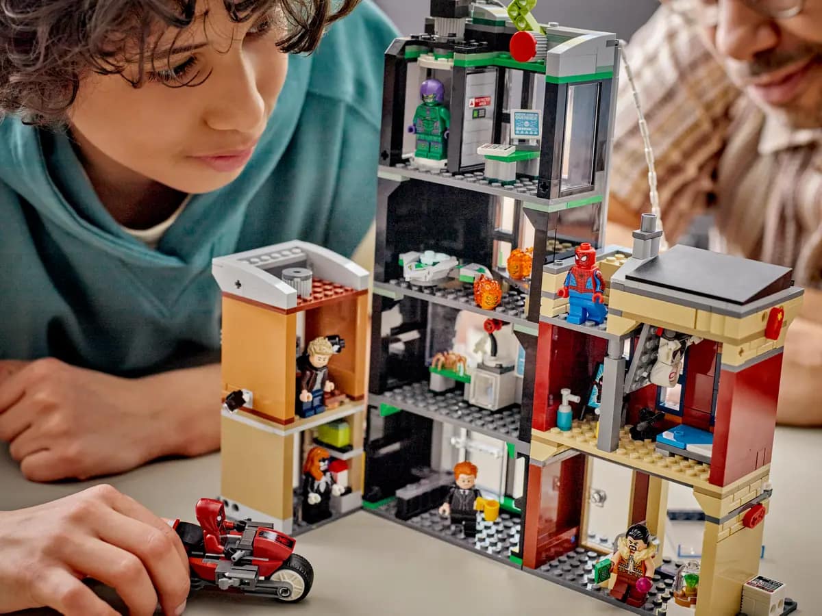 LEGO 76324 Spider-Man vs. Oscorp - Marvel Super Heroes