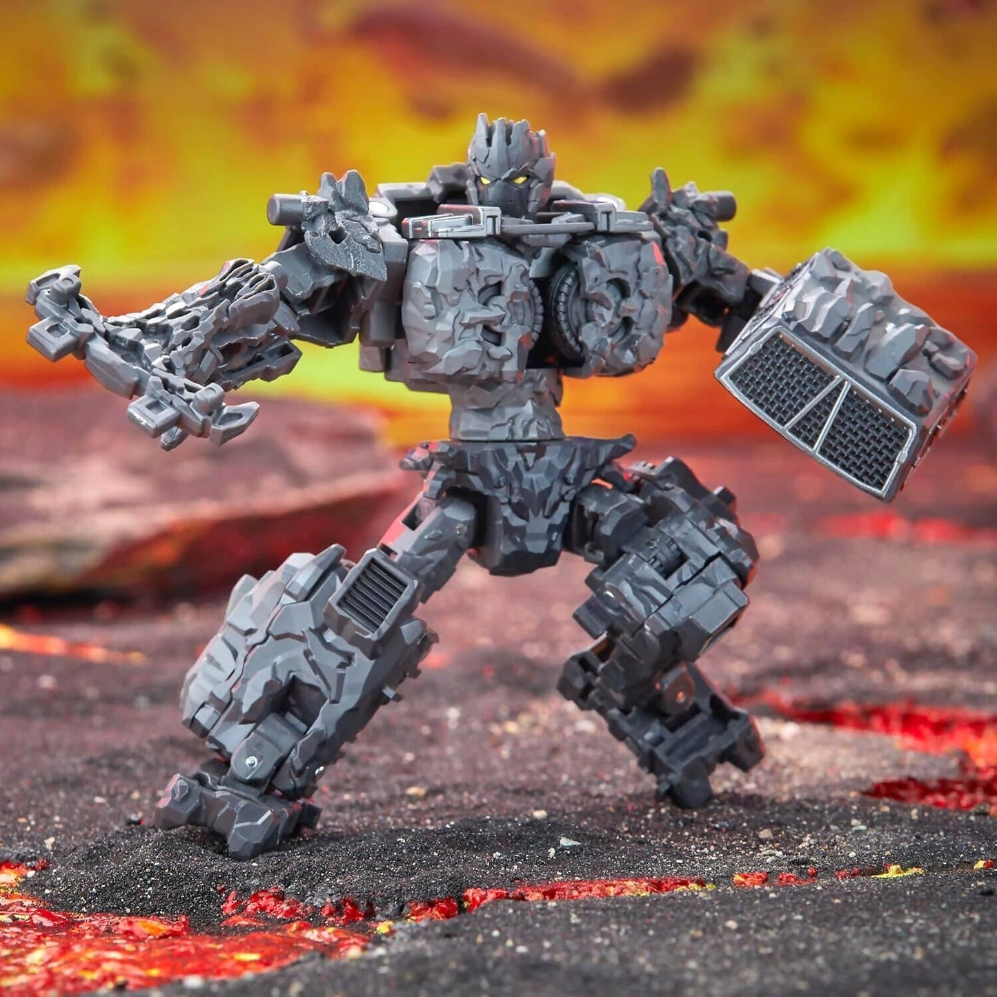 Transformers - Legacy United Deluxe Class Infernac Universe Magneous 5.5-inch Converting Action Figure - Hasbro