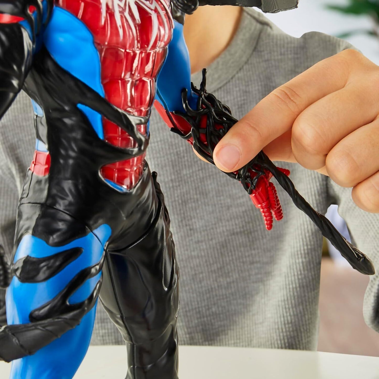 Marvel Spider-Man - VenomVersus Spider-Man Liquid Shifter Colour Change 11-inch Action Figure - Hasbro
