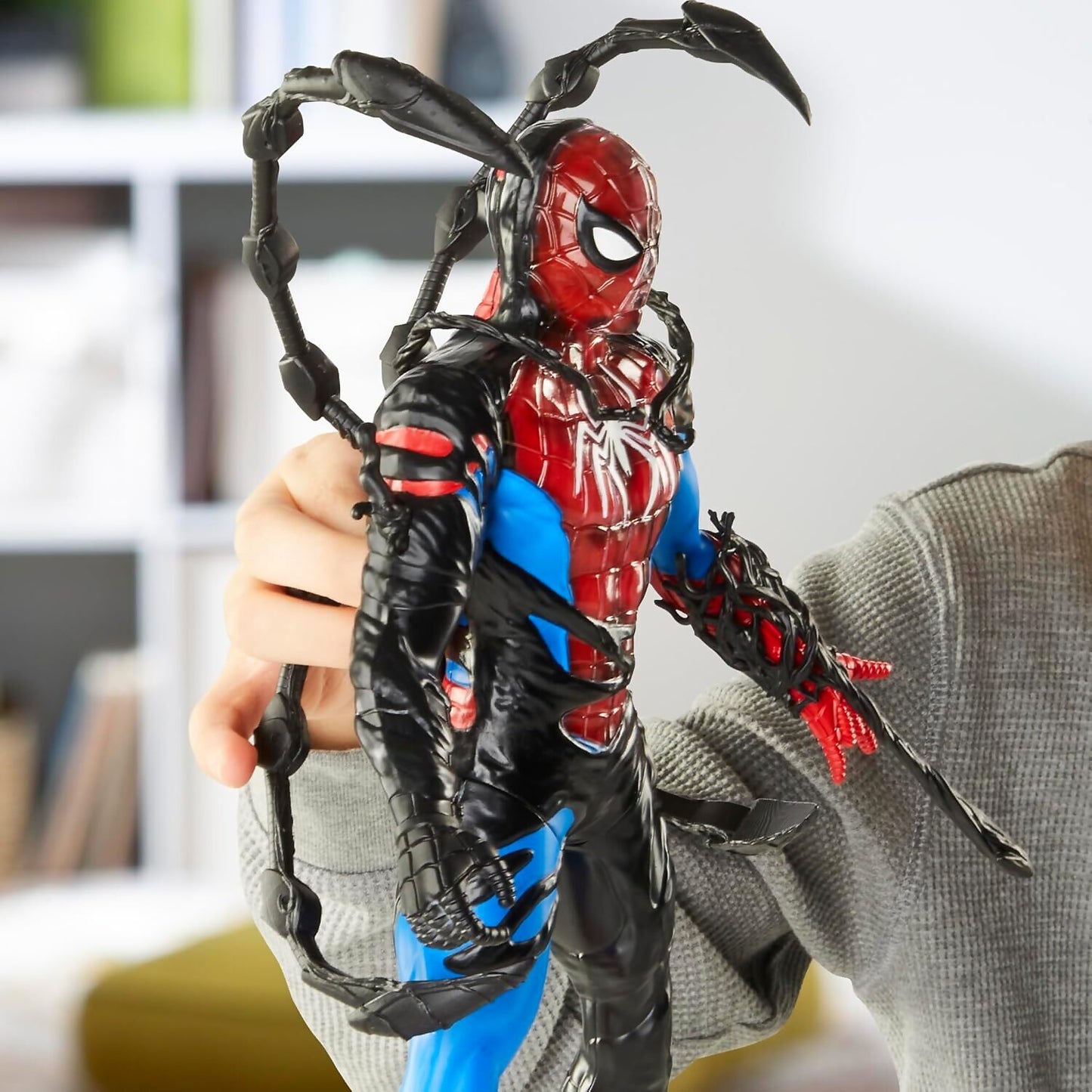 Marvel Spider-Man - VenomVersus Spider-Man Liquid Shifter Colour Change 11-inch Action Figure - Hasbro