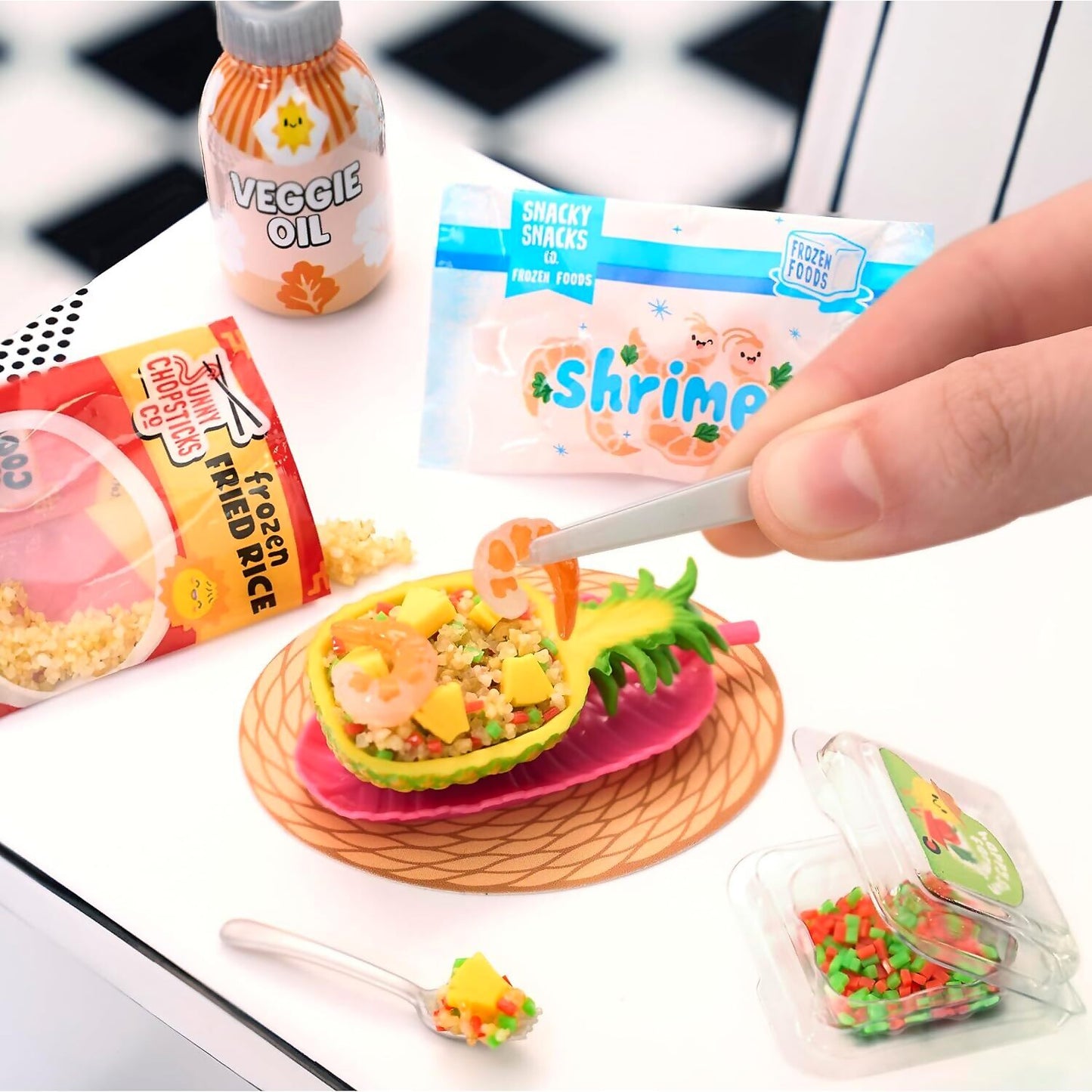 MGA's - Miniverse Make It Mini Diner Series 4 Collectibles Blind Capsule