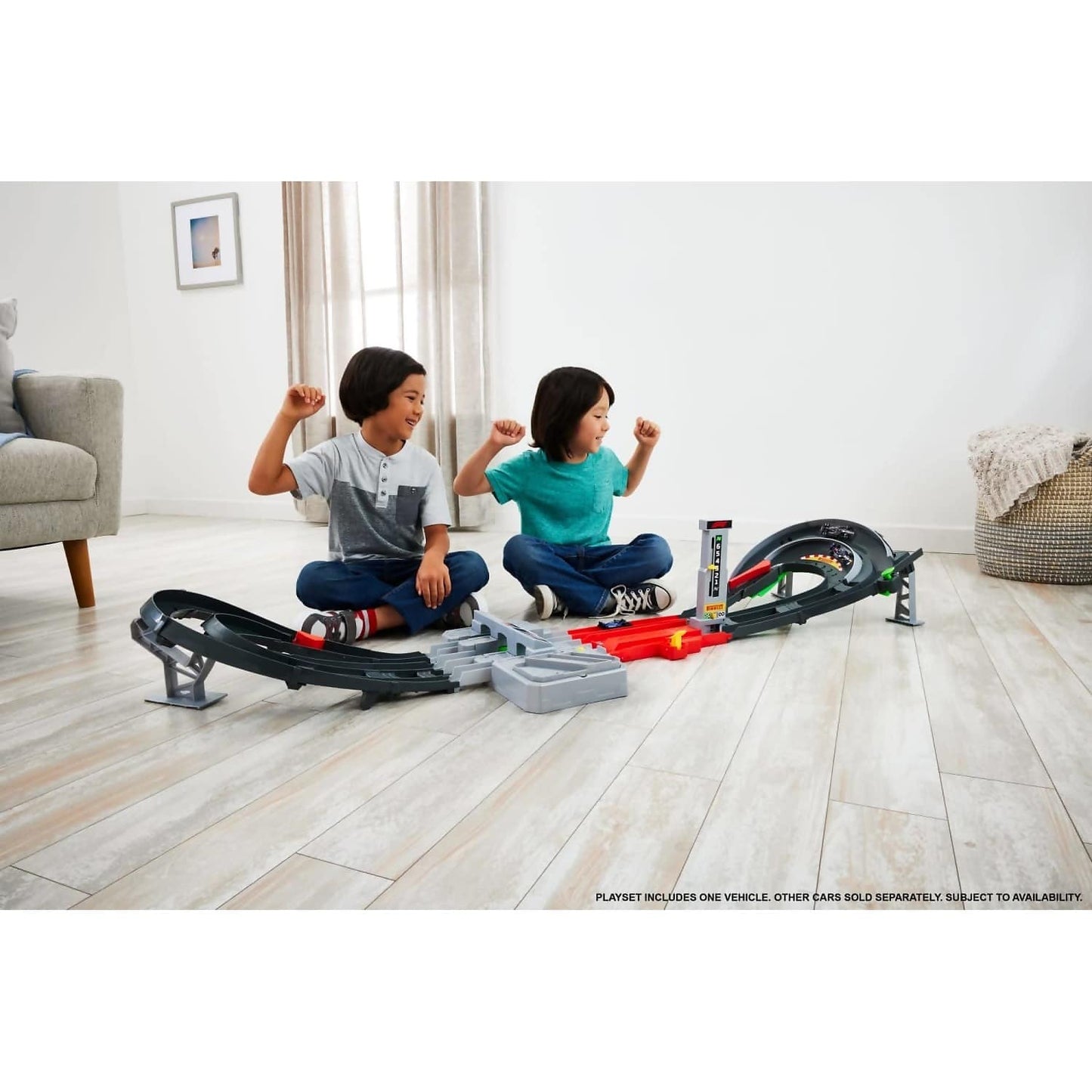 Hot Wheels - Race Formula 1 Grand Prix Circuit Track Set with 3 1:64 Scale Die-Cast Toy Cars - Mattel