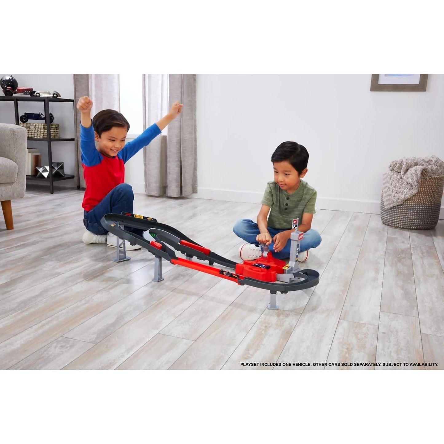 Hot Wheels - Racing Formula 1 Sprint Race Circuit Track Set with 3 Die-Cast Toy Cars in 1:64 Scale - Mattel