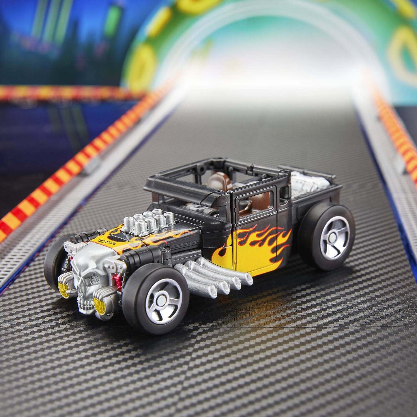 Transformers - Generations Collab Hot Wheels Bone Shaker - Hasbro