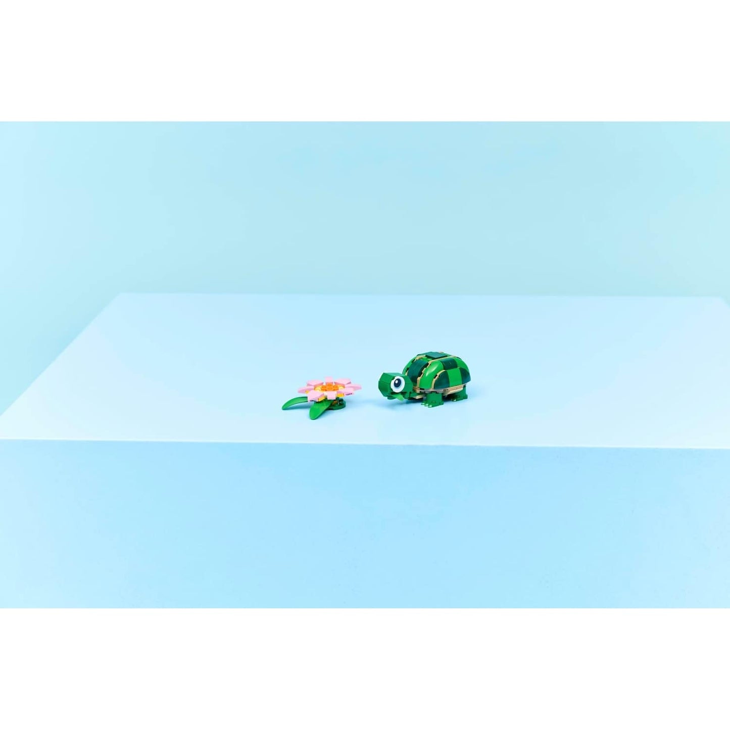 LEGO 31377 Turtle with a Water Lily Flower - Creator 3-in-1