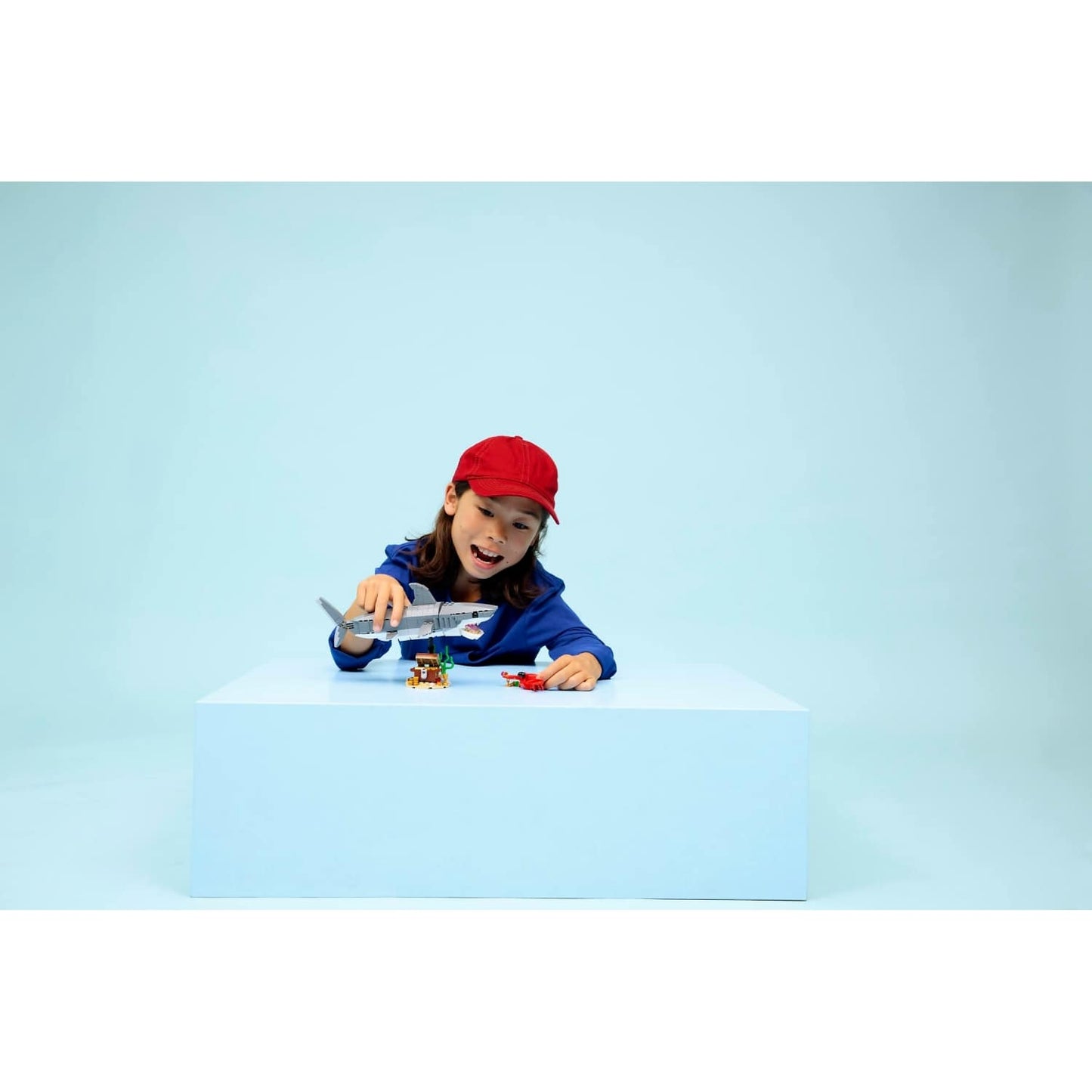 LEGO 31381 Fierce Shark with a Treasure Chest - Creator 3-in-1