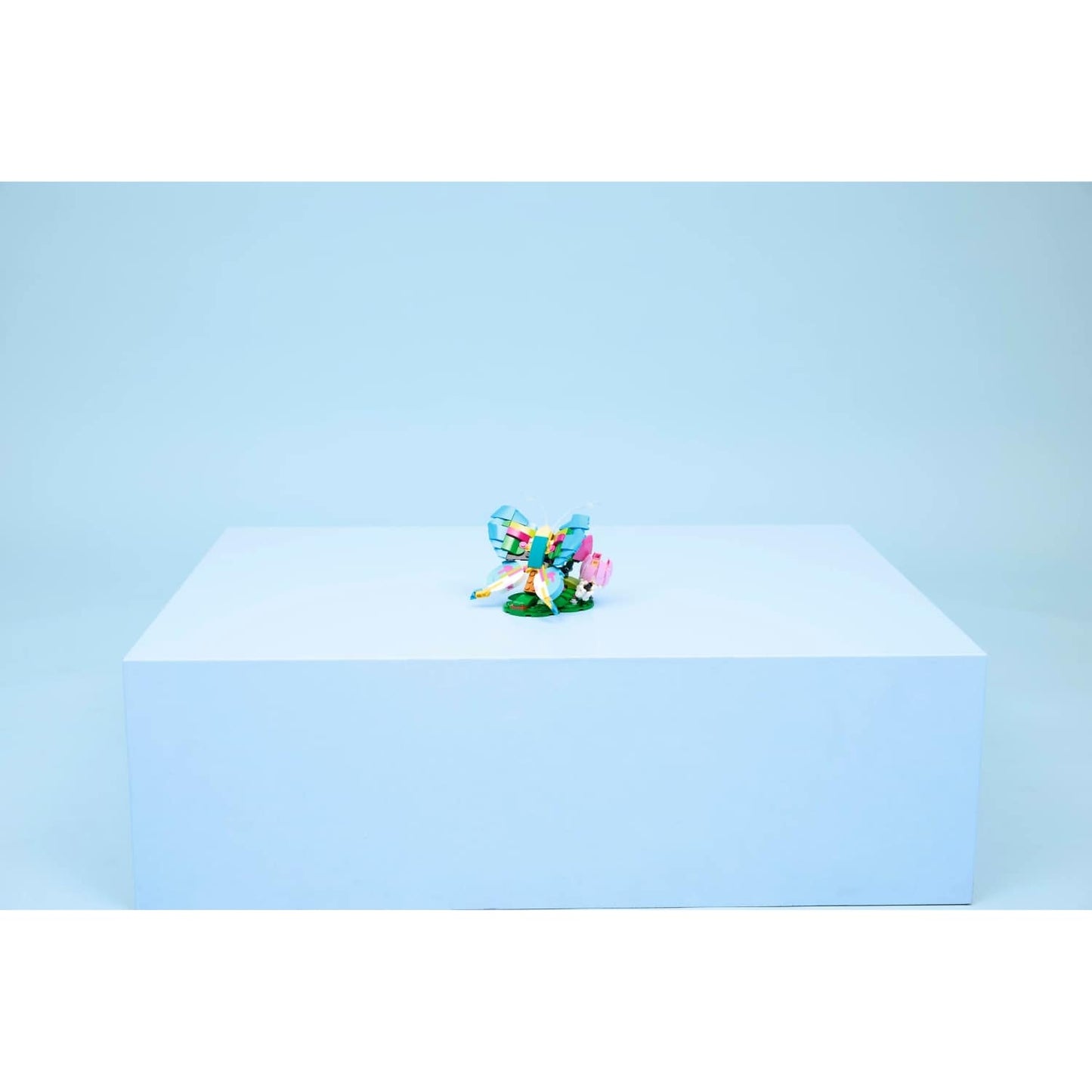 LEGO 31384 Wild Animals: Colorful Hummingbird - Creator 3-in-1