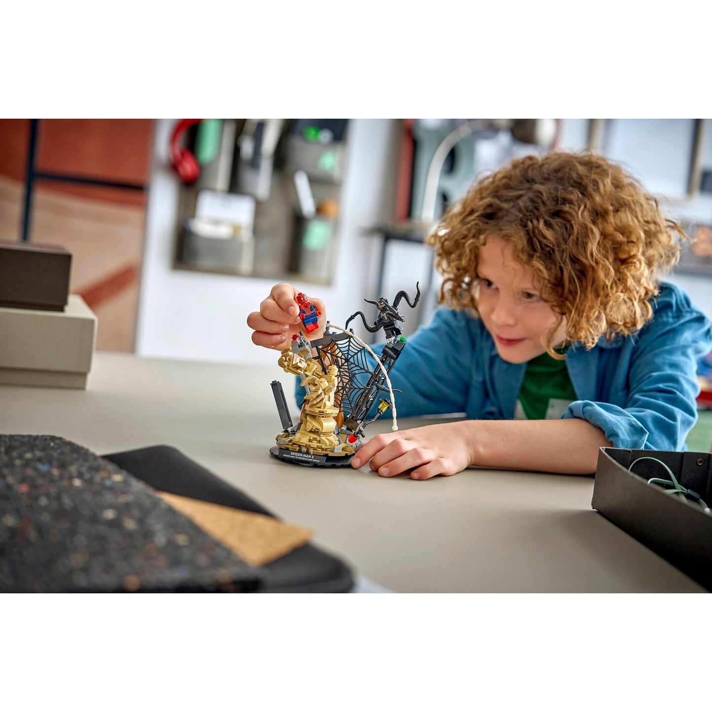 LEGO 76334 Epic Battle: Spider-Man vs. Sandman - Marvel Super Heroes