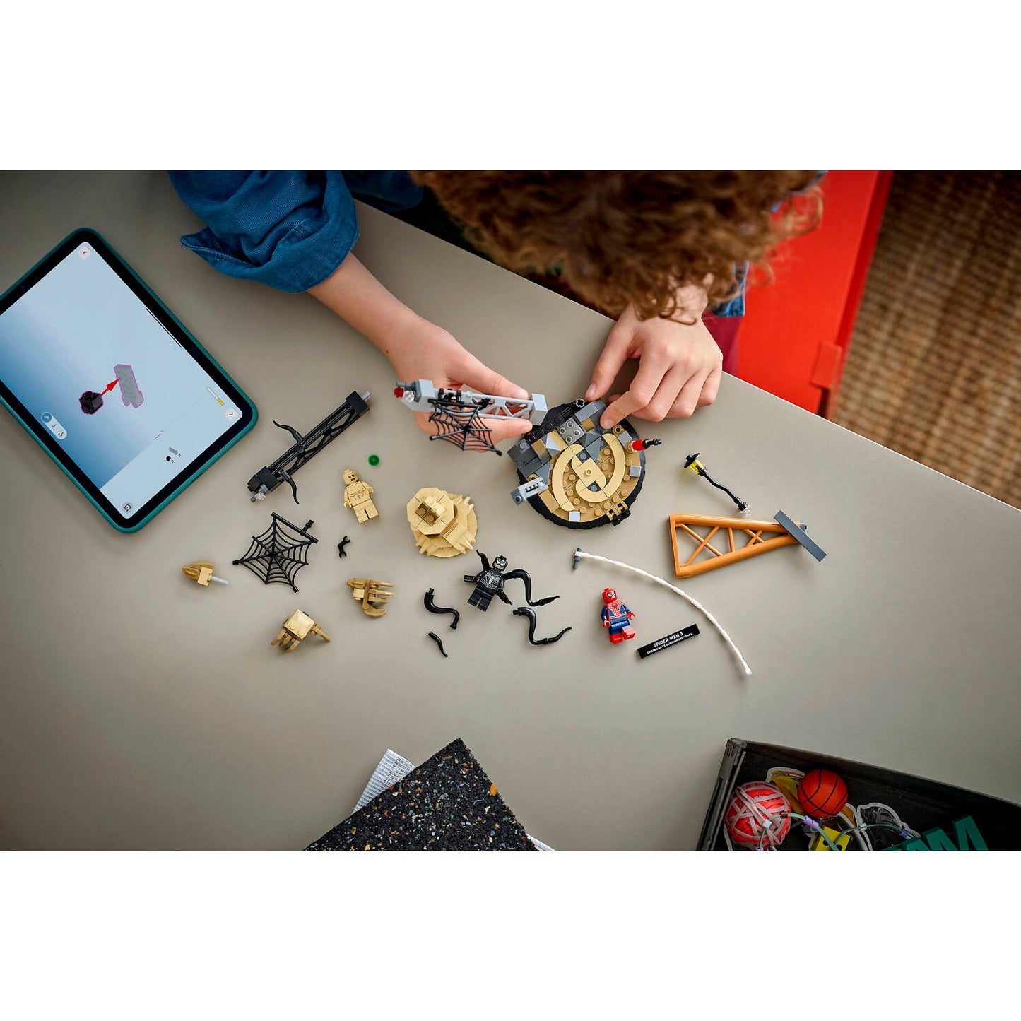 LEGO 76334 Epic Battle: Spider-Man vs. Sandman - Marvel Super Heroes