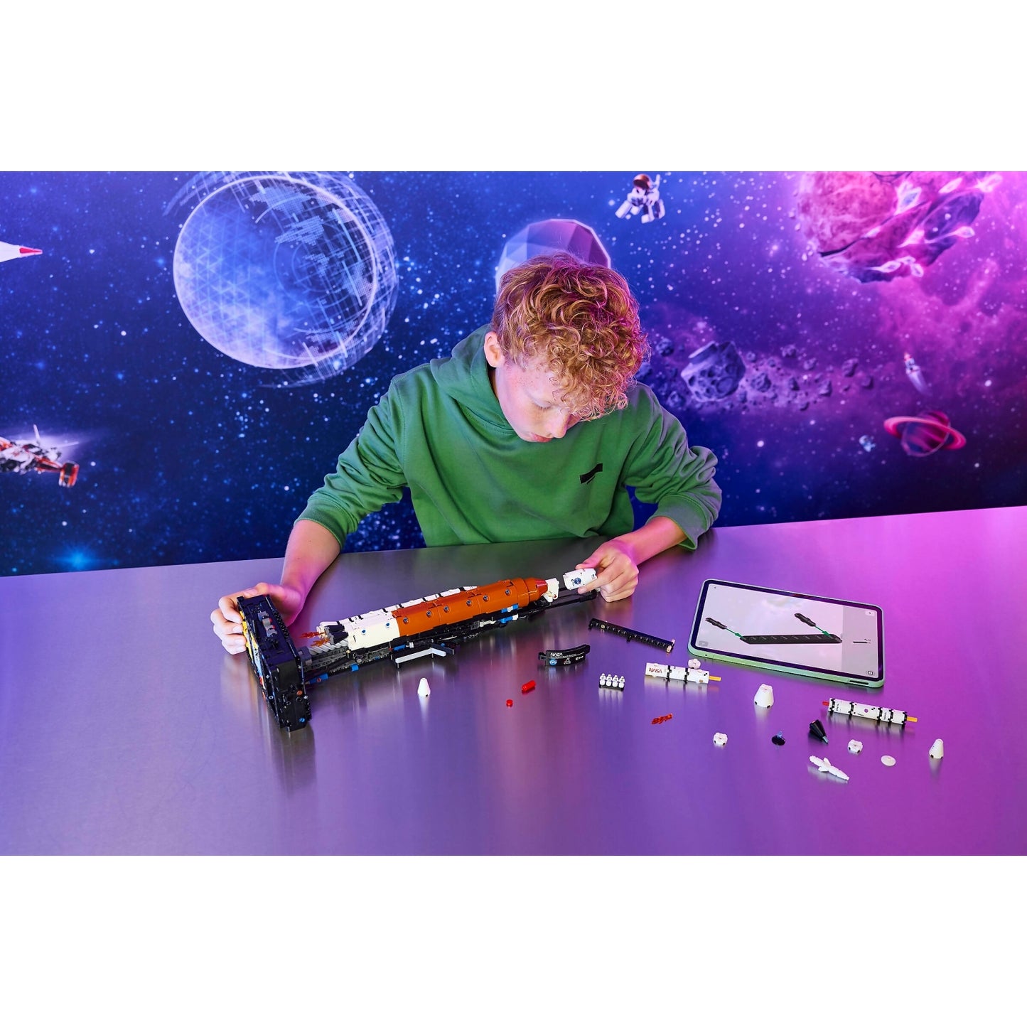 LEGO 42221 NASA Artemis Space Launch System Rocket - Technic