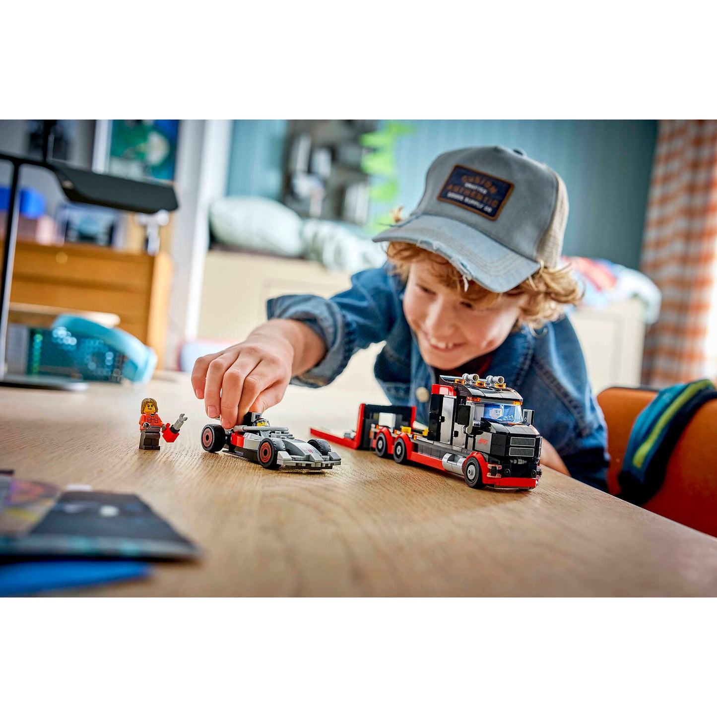 LEGO 60493 F1® Display Truck with Audi F1® Race Car - City