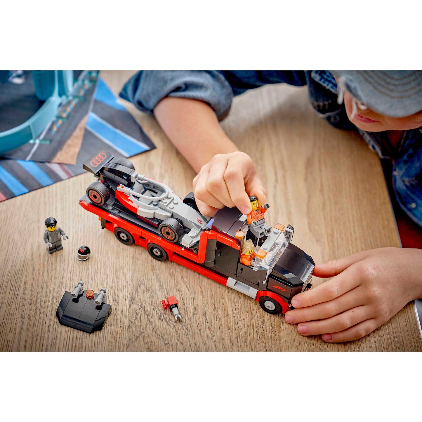 LEGO 60493 F1® Display Truck with Audi F1® Race Car - City