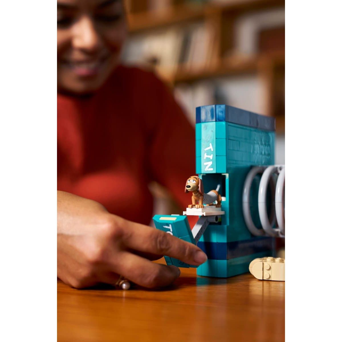 LEGO 43301 Toy Story Slinky Dog Bookends - Disney
