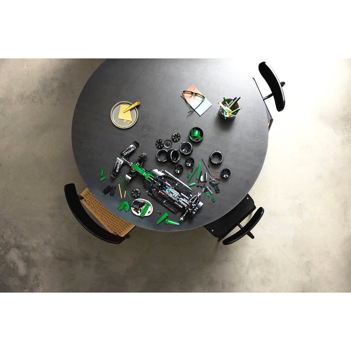 LEGO - Aston Martin Aramco AMR25 F1® Car - Technic