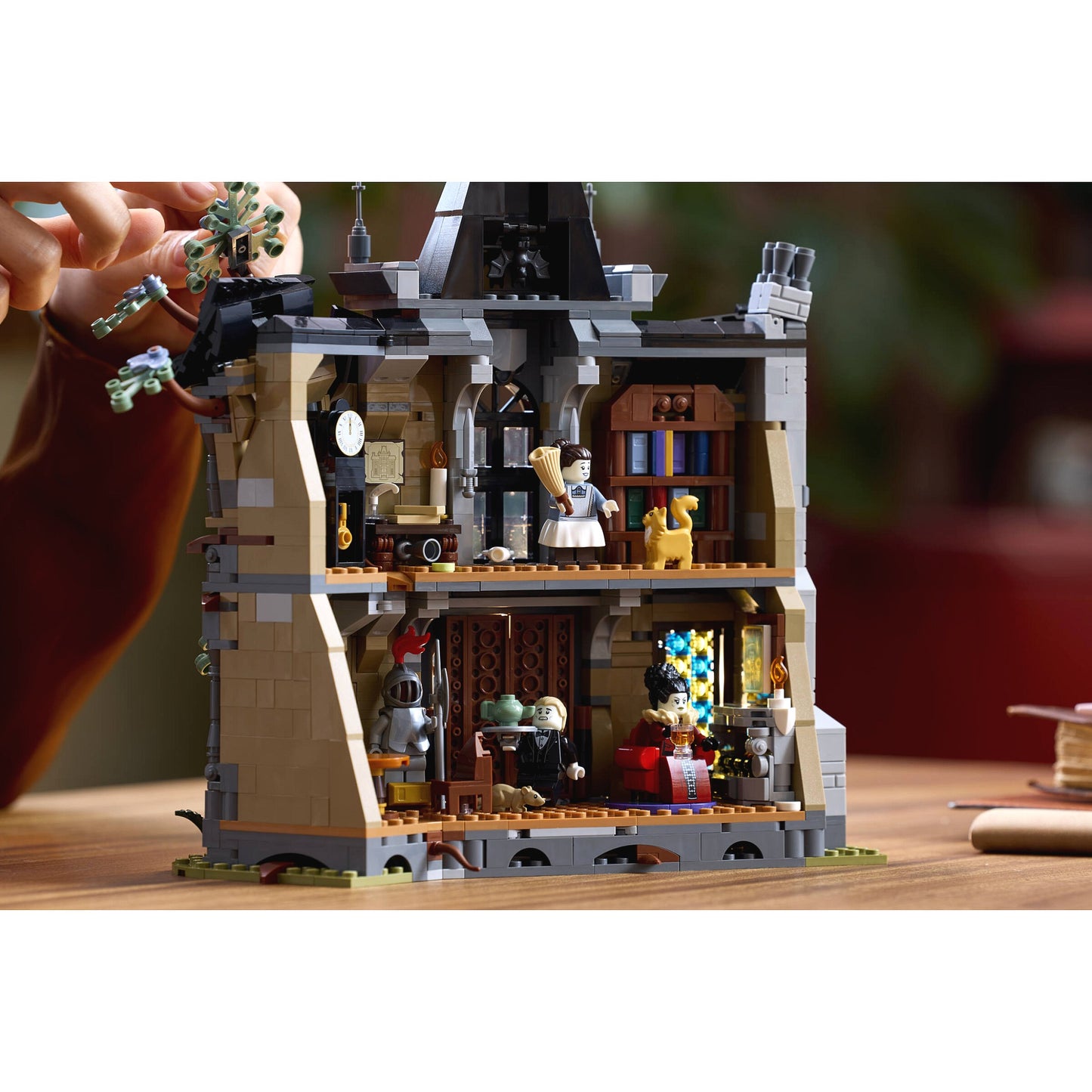 LEGO® 11383 Mayor Manor - Icons