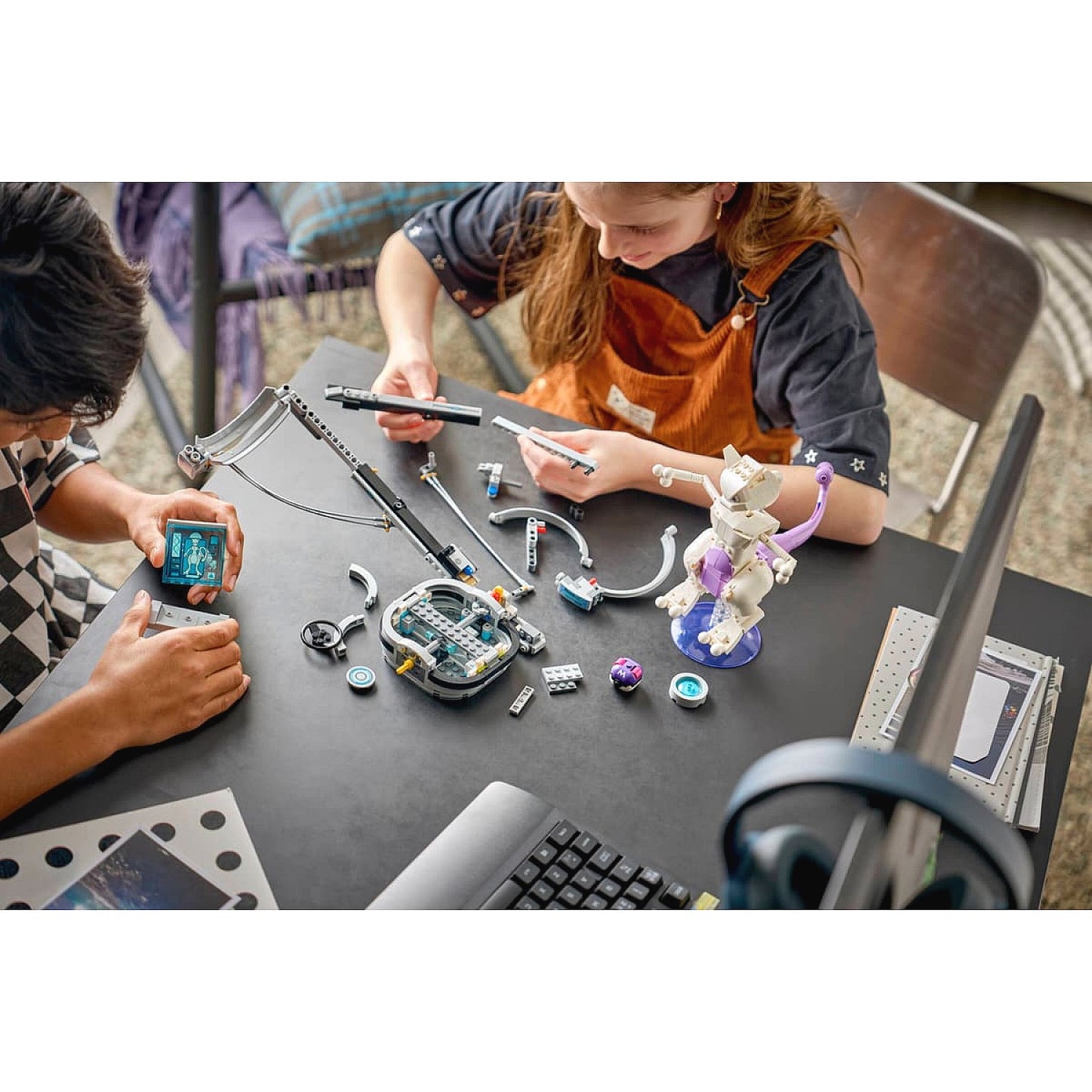 LEGO 72163 SMART Play™ Mewtwo's Lab Break - Pokemon