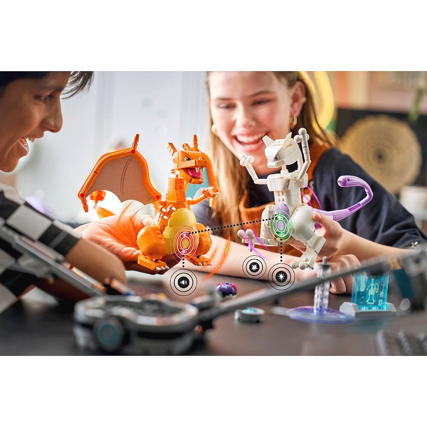 LEGO 72163 SMART Play™ Mewtwo's Lab Break - Pokemon