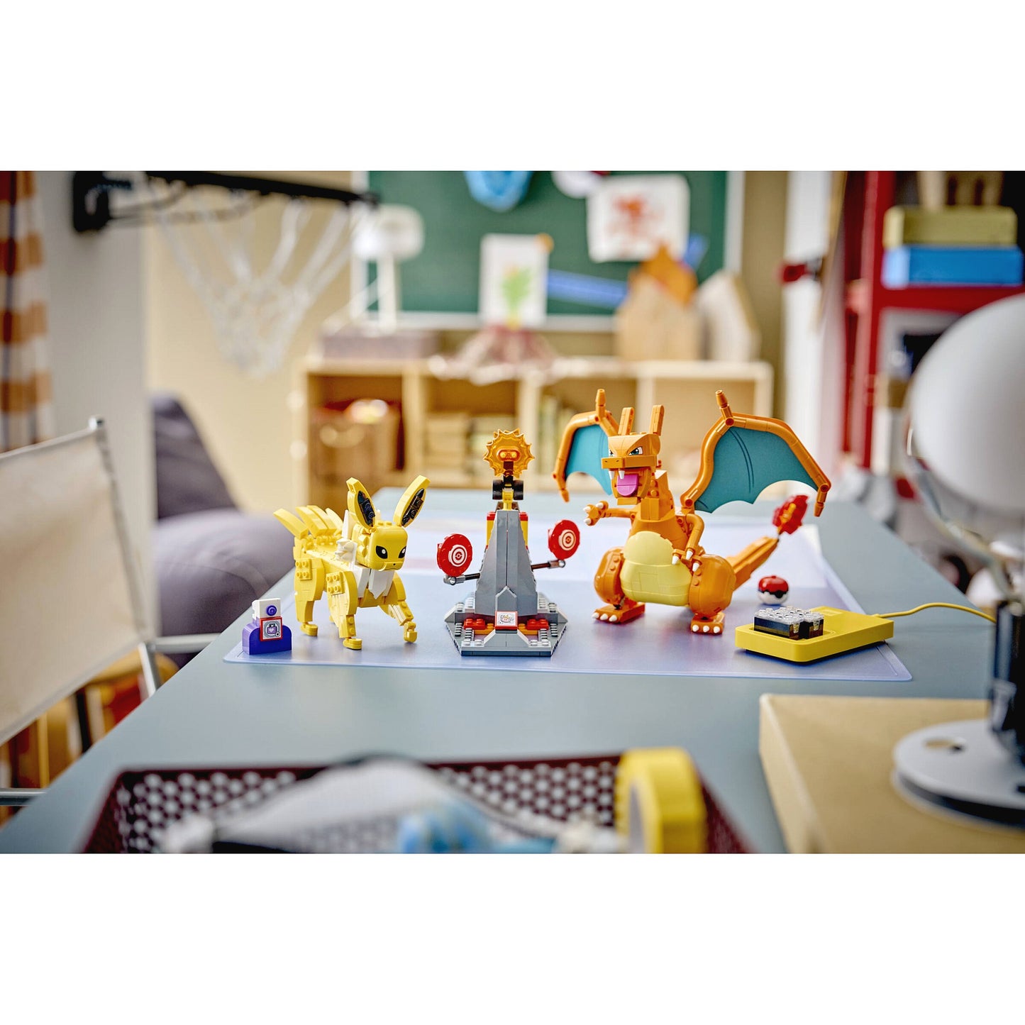 LEGO® 72167 SMART Play™ All-In-One Charizard vs. Jolteon Ultimate Battle - Pokémon™