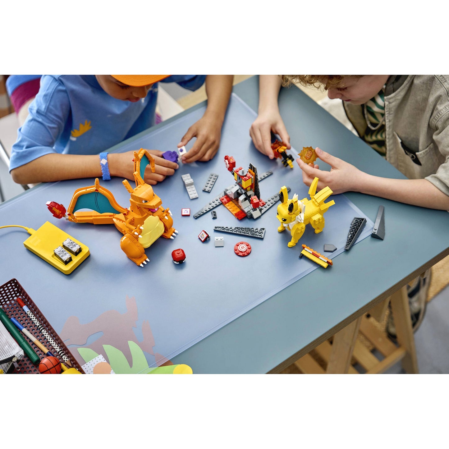 LEGO® 72167 SMART Play™ All-In-One Charizard vs. Jolteon Ultimate Battle - Pokémon™