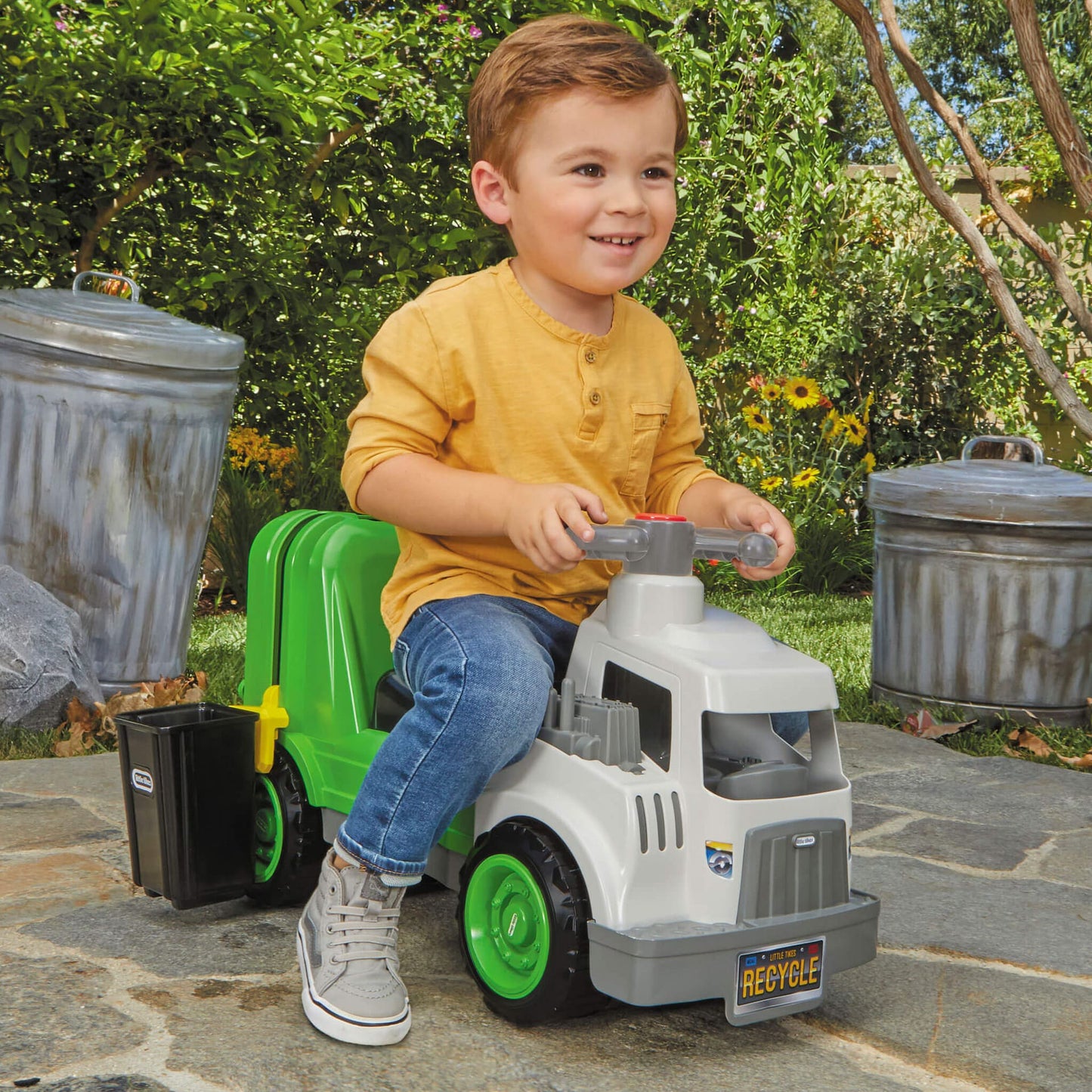 Little Tikes - Dirt Digger™ Garbage Scoot